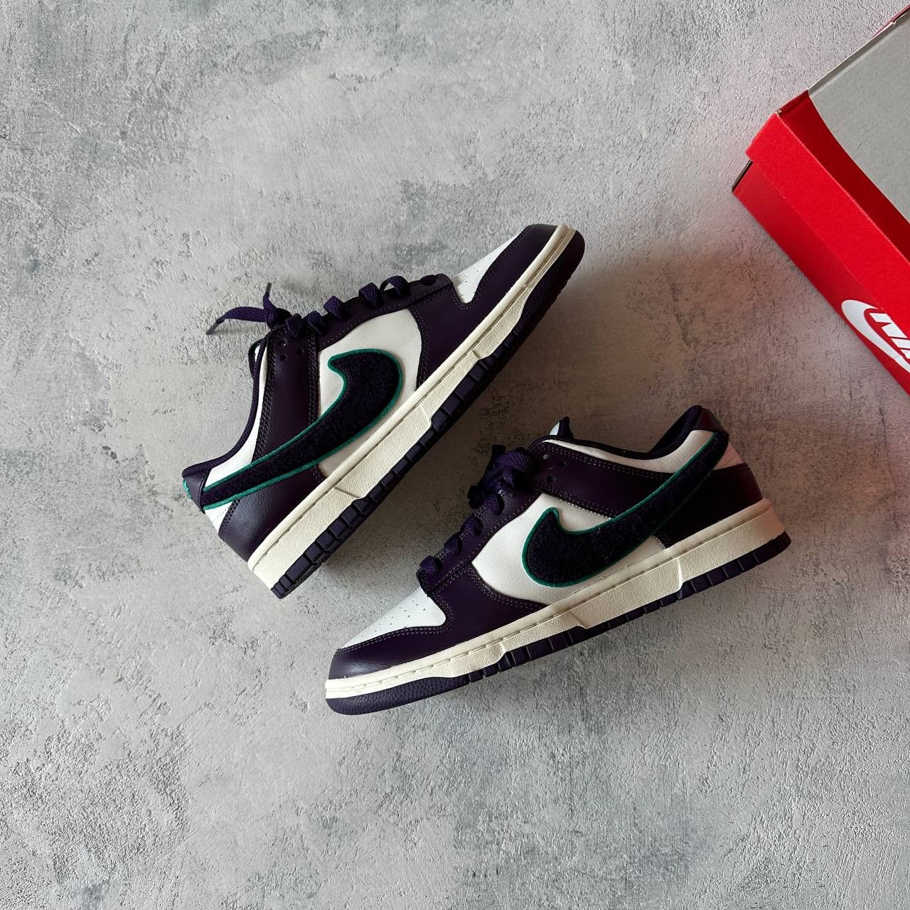 Nike Nike Dunk Low "Chenille Swoosh" Size 42.5 DQ7683-100 Size US 9 / EU 42 - 1 Thumbnail