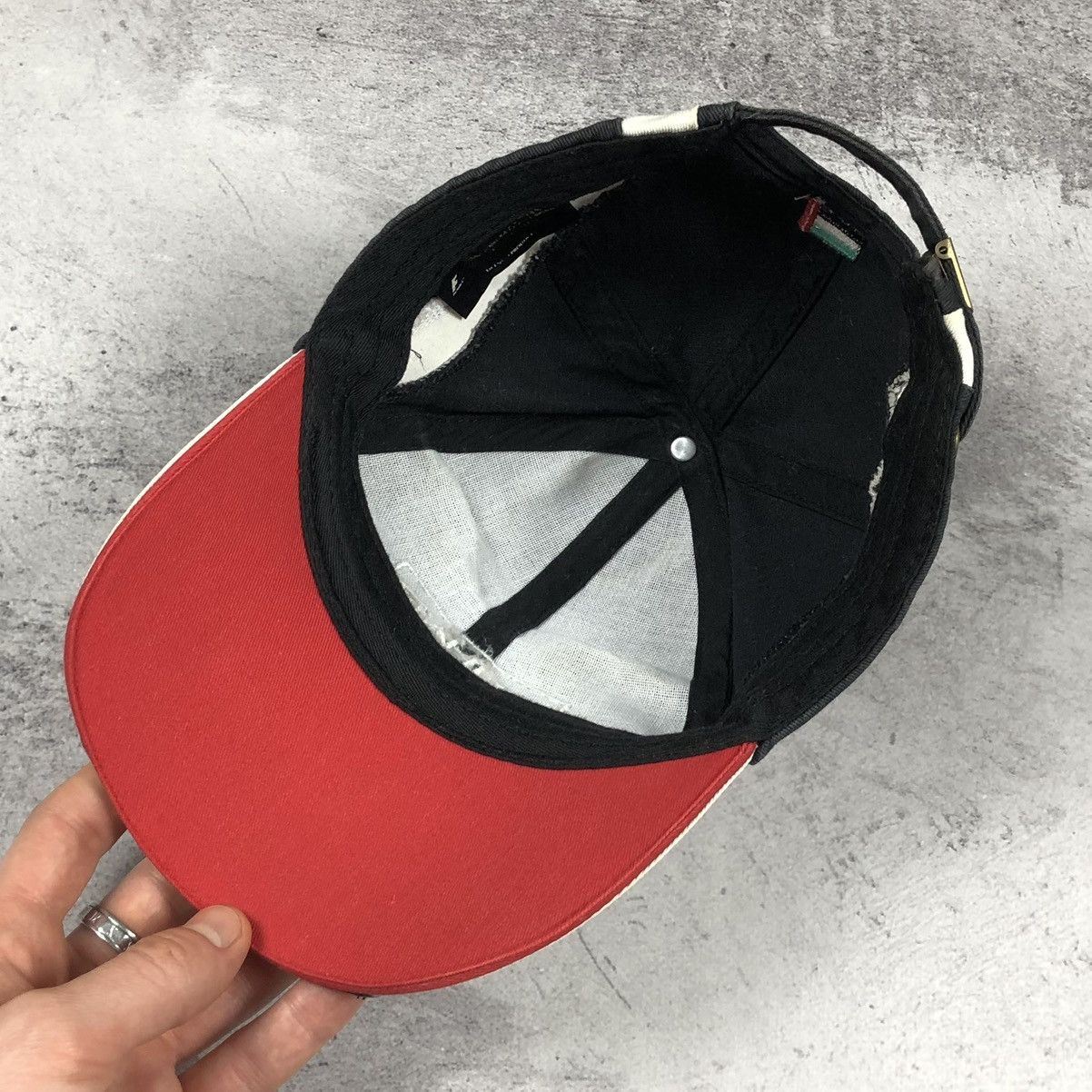 Formula 1 Vintage 2010 Abu Dhabi Grand Prix Etihad Cap Size ONE SIZE - 11 Thumbnail