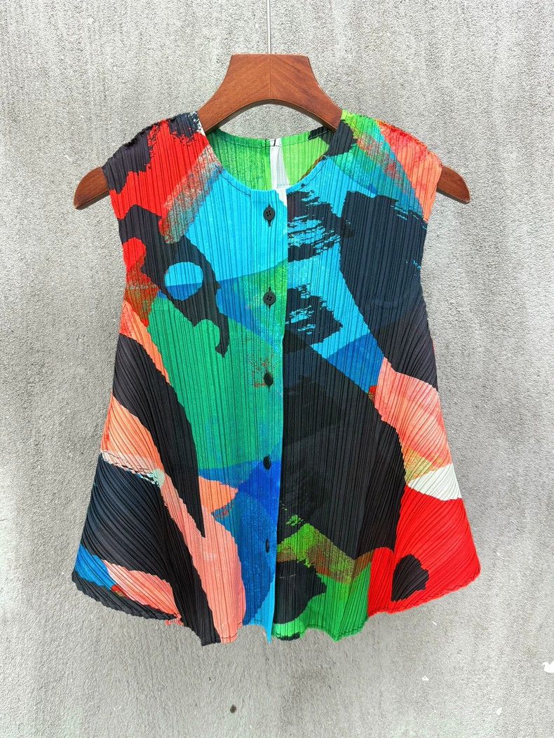 Issey Miyake Issey Miyake size:3 Red and green ink-wash pleated vest Size XS / US 0-2 / IT 36-38 - 1 Thumbnail