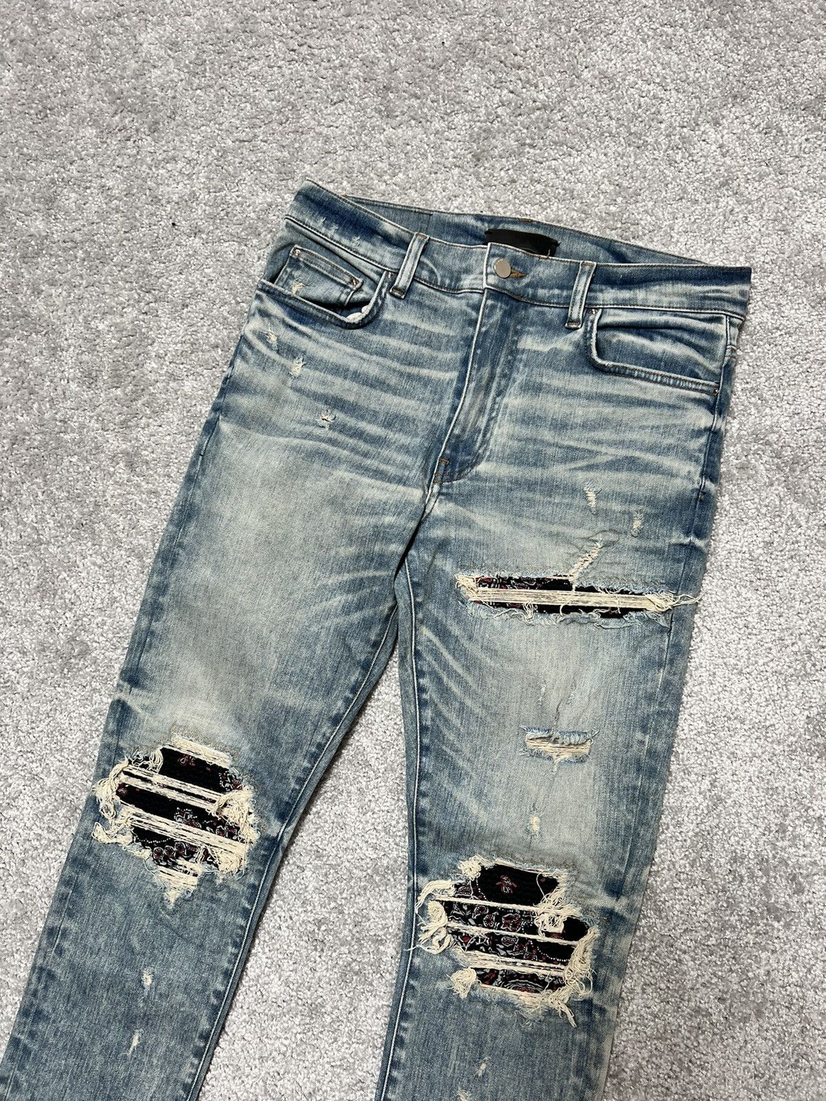 Amiri RARE Amiri MX-1 “Dirty Indigo” Red Bandana Patch Jeans Size US 33 - 7 Thumbnail