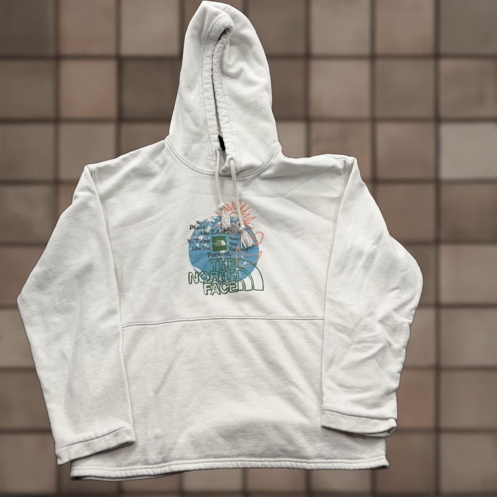 The North Face VINTAGE The North Face Hoodie Mens M Earth Graphic Slogan Pullover Fleece Outdoors Size US M / EU 48-50 / 2 - 1 Thumbnail