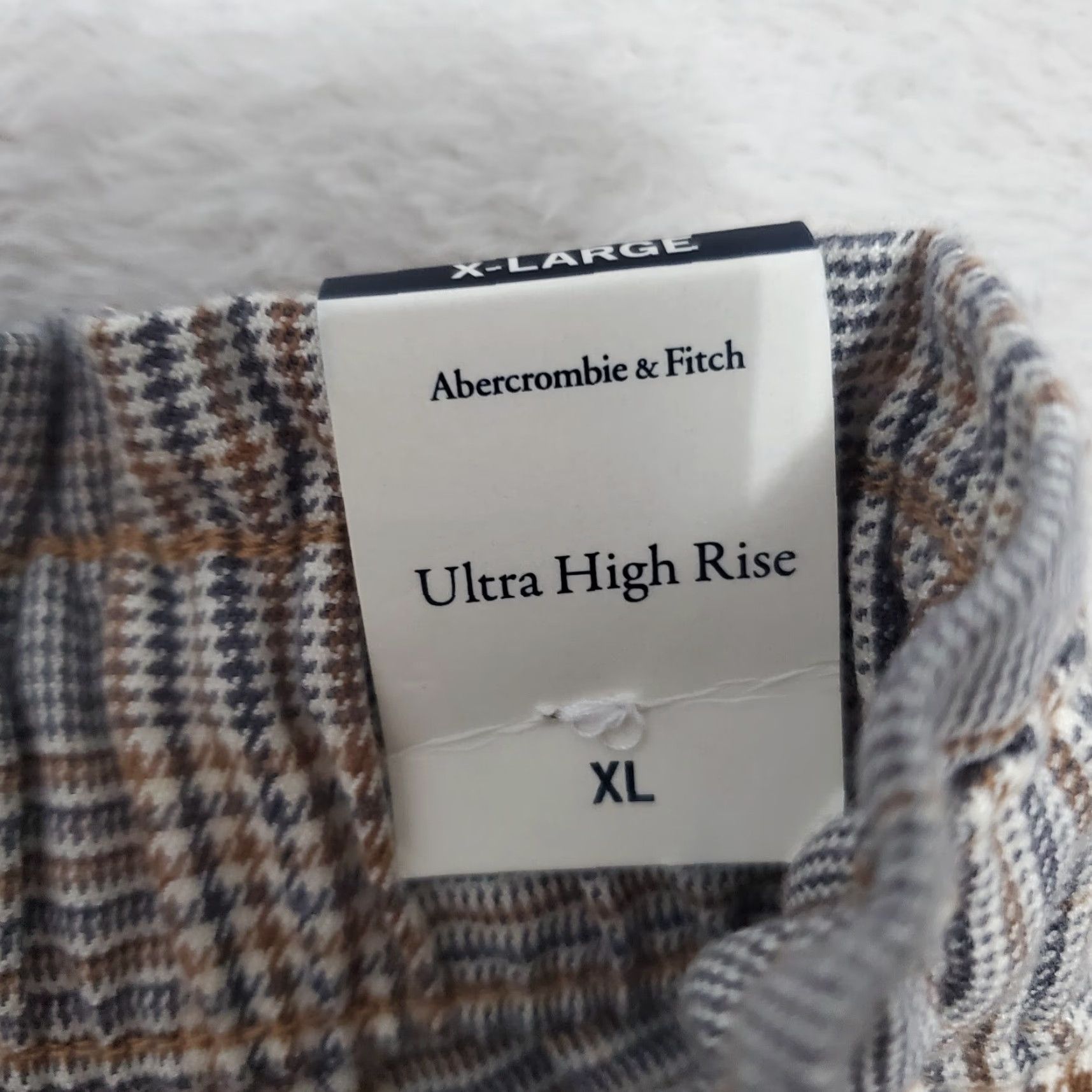 Abercrombie & Fitch Abercrombie & Fitch Pants Women XL Gray Plaid High Rise Cropped Pull On NWT Elastic Waist Pockets Slit 26 Inseam Size 40" / US 18 - 4 Thumbnail