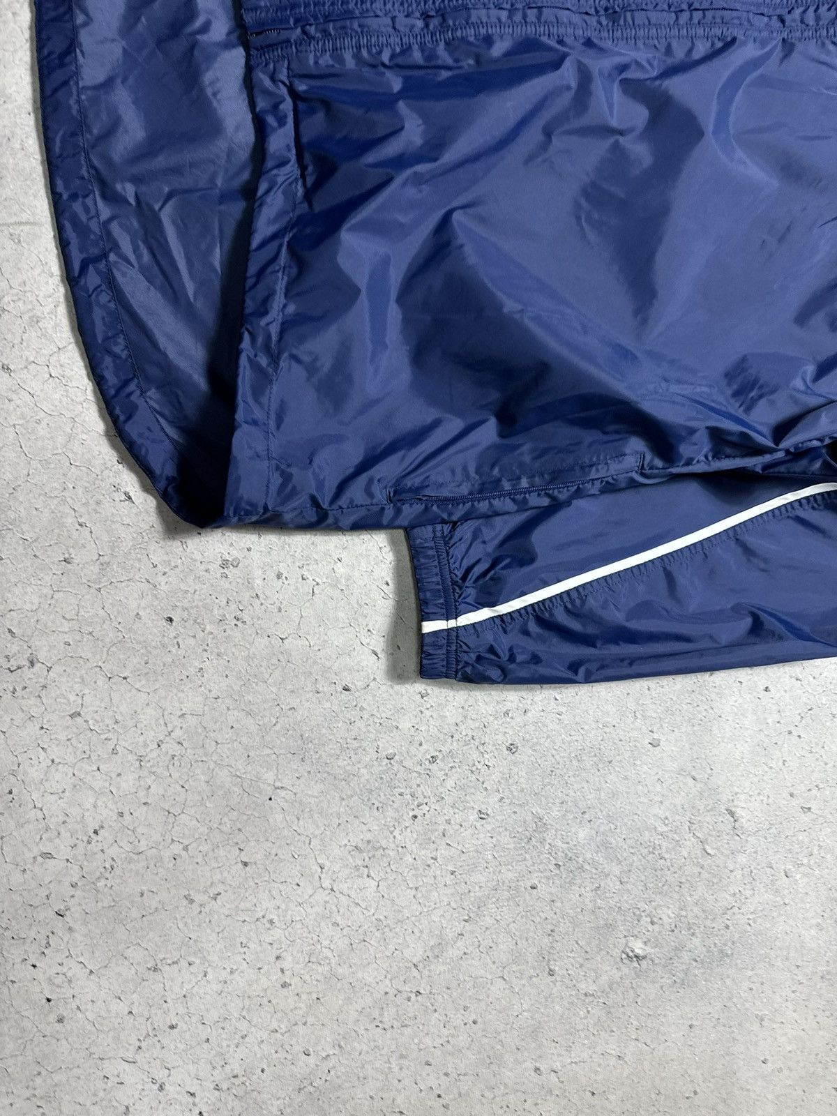 Nike Nike Team Vintage 90’s Nylon Jacket Full Zip Drill Y2K Size US L / EU 52-54 / 3 - 3 Thumbnail