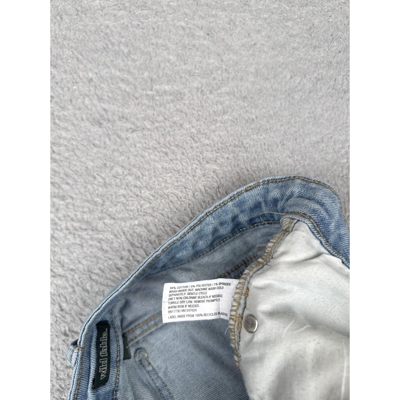 Vintage Wild Fable Jeans Womens 6 Light Wash Low Rise Flare Stretch Denim Pants Jeans Women 5-Pocket Zip Button Belt Loops Flared 94% cotton 1% spandex Size 28" / US 6 / IT 42 - 7 Thumbnail