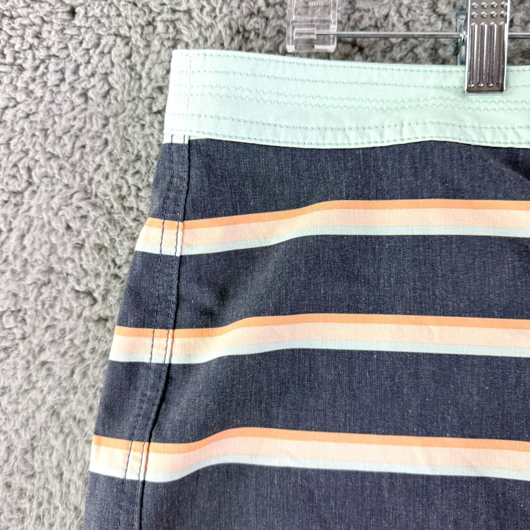 Roark Roark Chiller Ninepin Boardshorts Mens 32 Gray Stripe Surf Beach Outdoors Board Shorts Mens 32 Gray Stripe Beach Outdoors Size US 32 / EU 48 - 2 Thumbnail