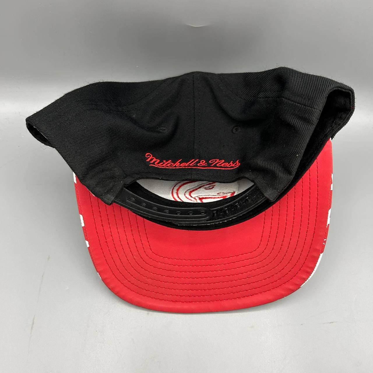 Mitchell & Ness Atlanta Hawks Hat Men Black Red Star NBA Snap Back Cap Size ONE SIZE - 8 Thumbnail