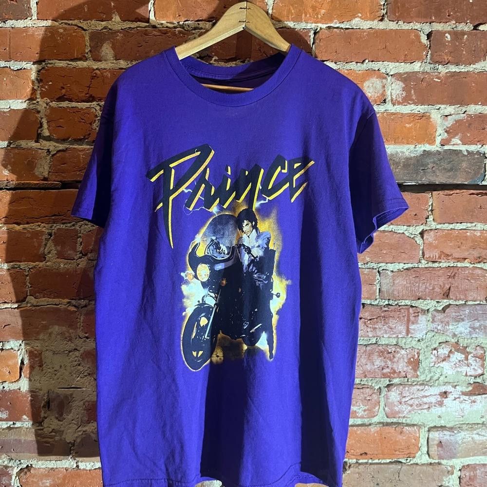 Designer Prince purple large graphic vintage preowned tshirt Size US L / EU 52-54 / 3 - 3 Thumbnail