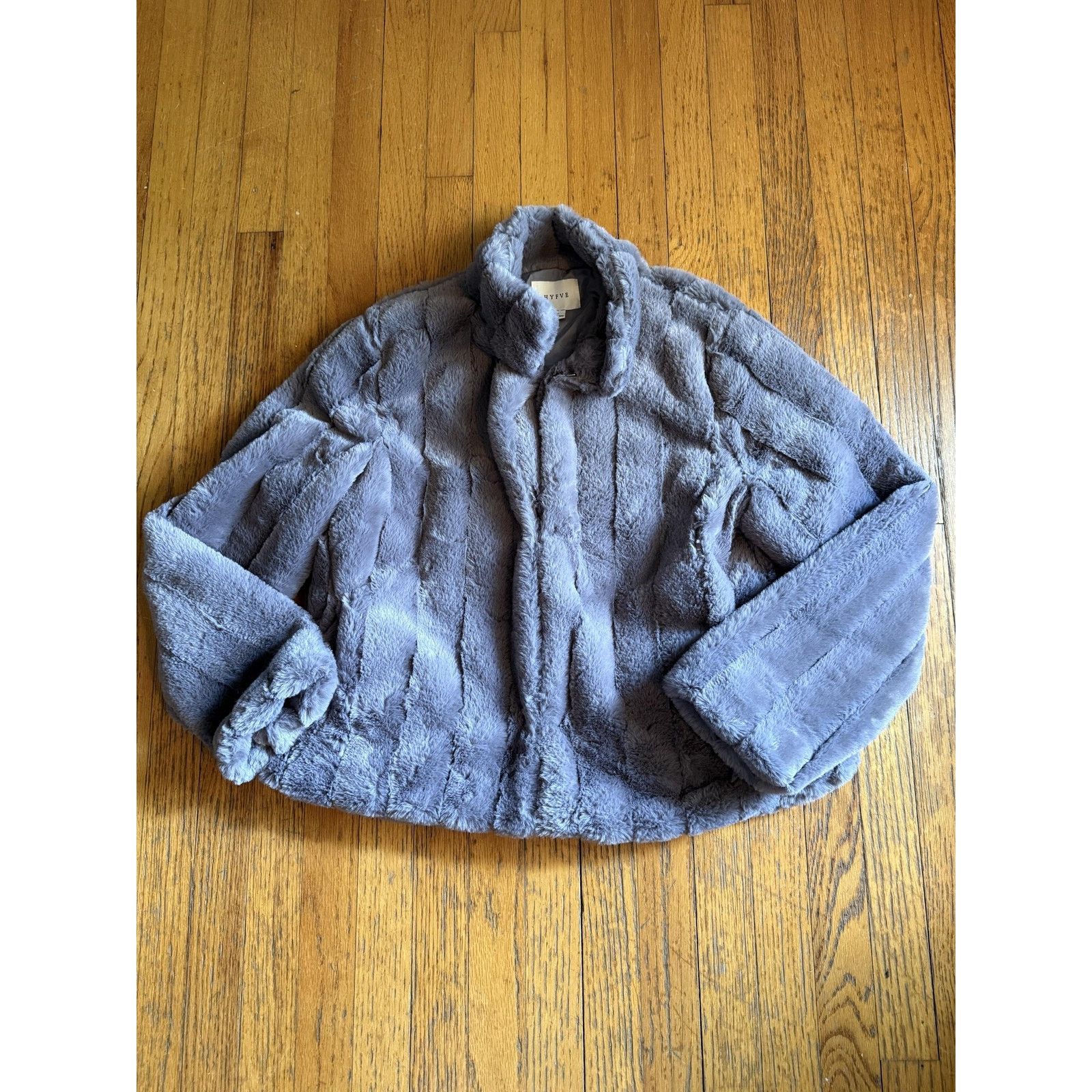 Other HYFVE Faux Fur Jacket Medium Gray Plush Short Coat Soft Size M / US 6-8 / IT 42-44 - 1 Thumbnail