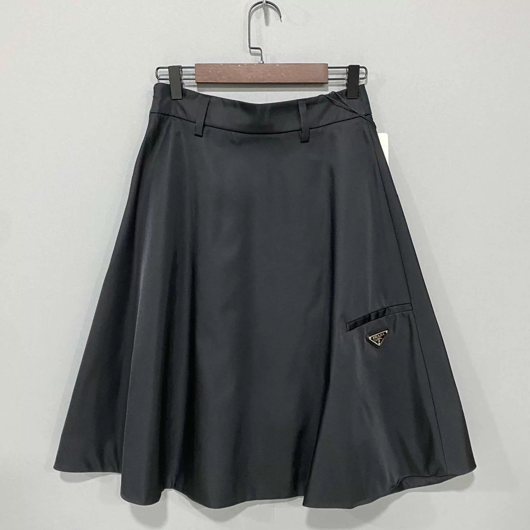 Prada PRADA Triangle Logo Recycled Nylon Skirt Size 38 Size XS / US 0-2 / IT 36-38 - 1 Thumbnail