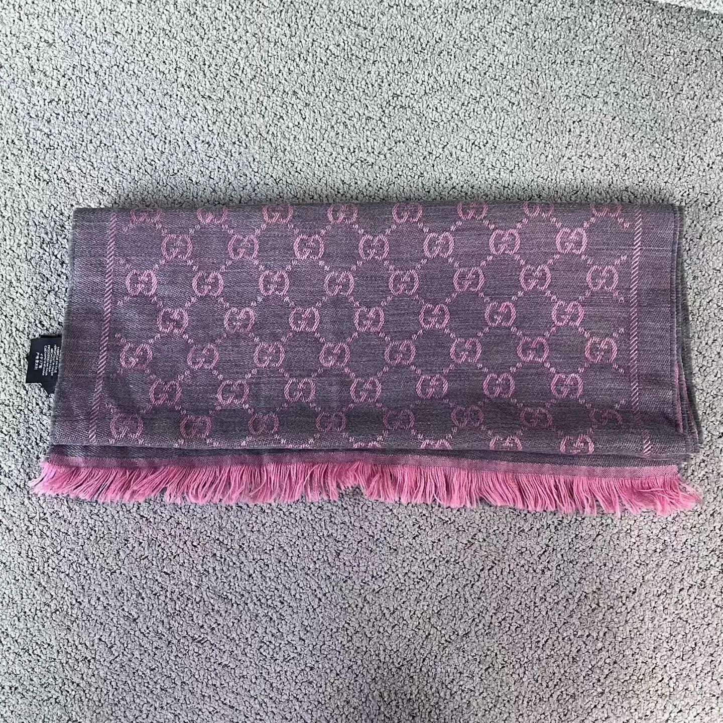 Gucci Gucci Gray Pink GG Tassel Wool Scarf Size ONE SIZE - 1 Thumbnail