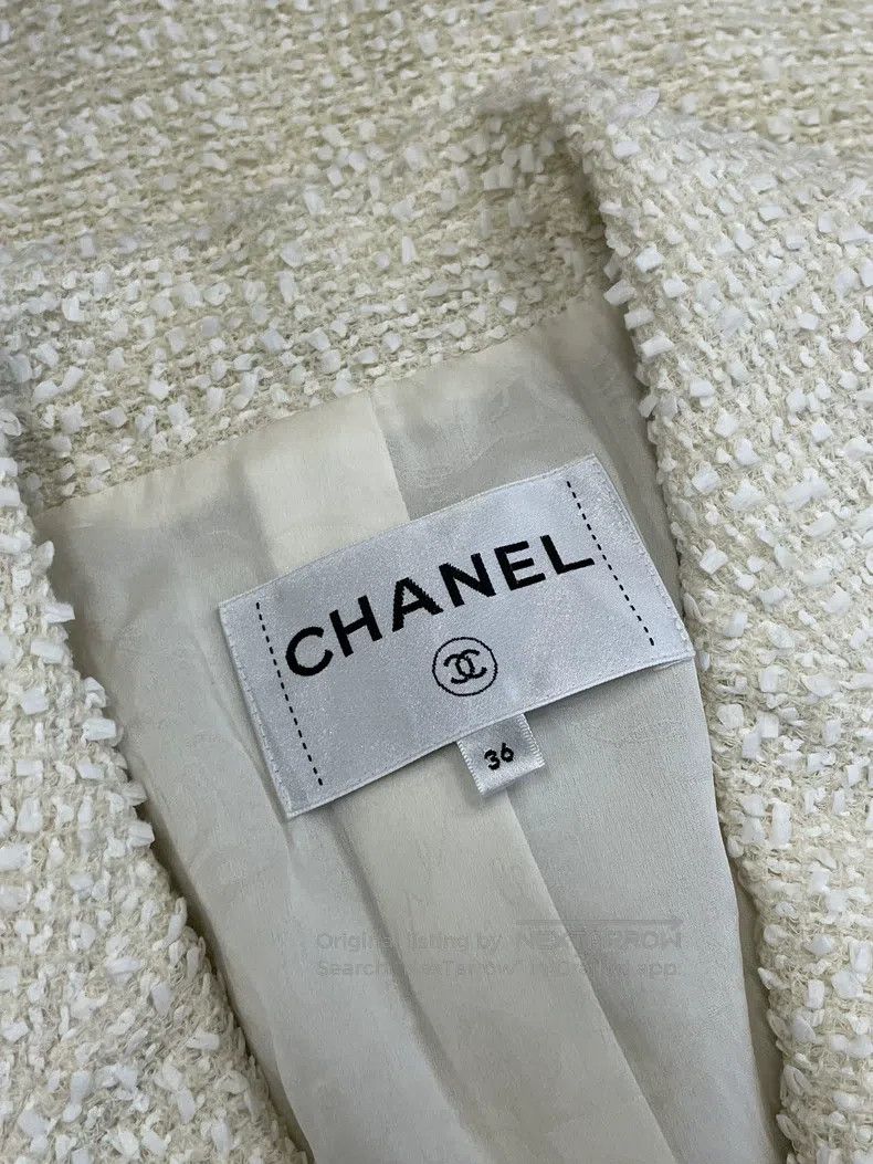 Chanel Chanel Cruise series white pearl button suit jacket Size XS / US 0-2 / IT 36-38 - 4 Thumbnail