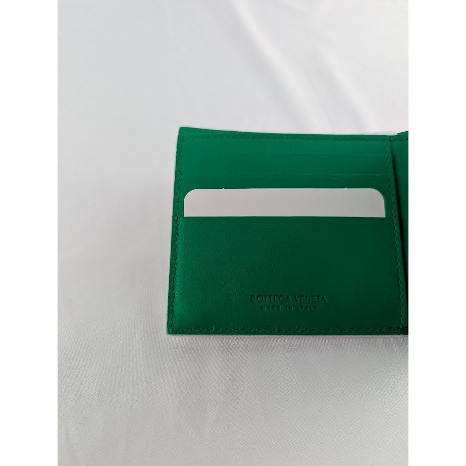 Bottega Veneta o1rshd1 Size: OS / Bi-Fold Wallet in White Size ONE SIZE - 6 Thumbnail