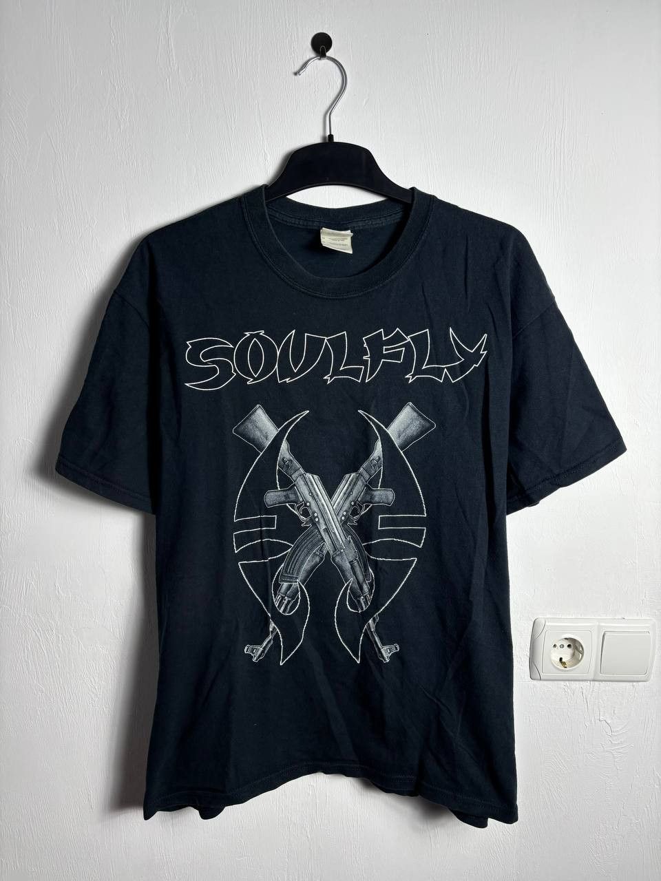 Band Tees Soulfly RARE Vintage AK-47 Blood Fire War Heaven T-Shirt Tee Size US L / EU 52-54 / 3 - 1 Thumbnail