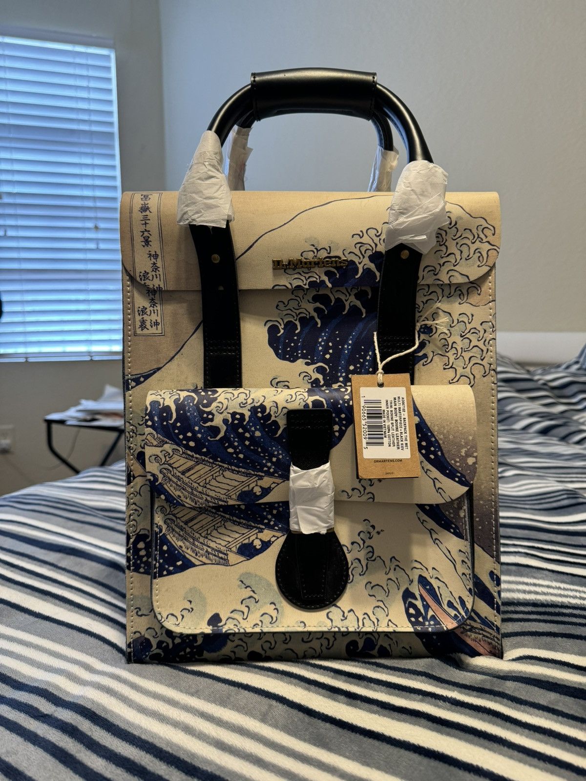 Dr. Martens x THE MET limited edition backpack Dr. Martens Limited edition Dr.Martens X The MET backpack  main image 3
