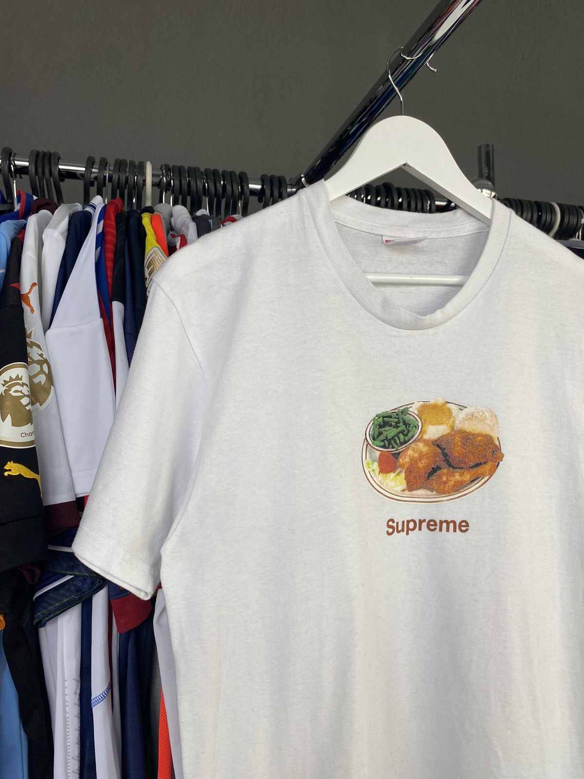 Supreme Supreme Chicken Dinner Tee T Shirt White size M Size US M / EU 48-50 / 2 - 3 Thumbnail