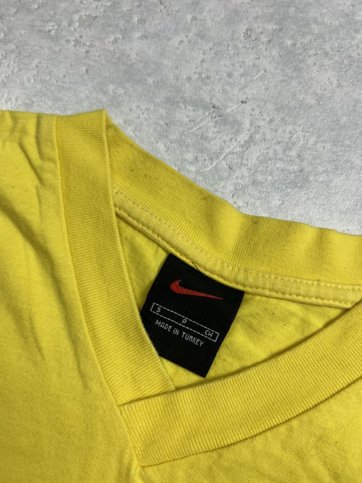 Nike 90s Nike Swoosh Vintage Y2K Oversized Blank Tee T-Shirt Size US M / EU 48-50 / 2 - 5 Thumbnail
