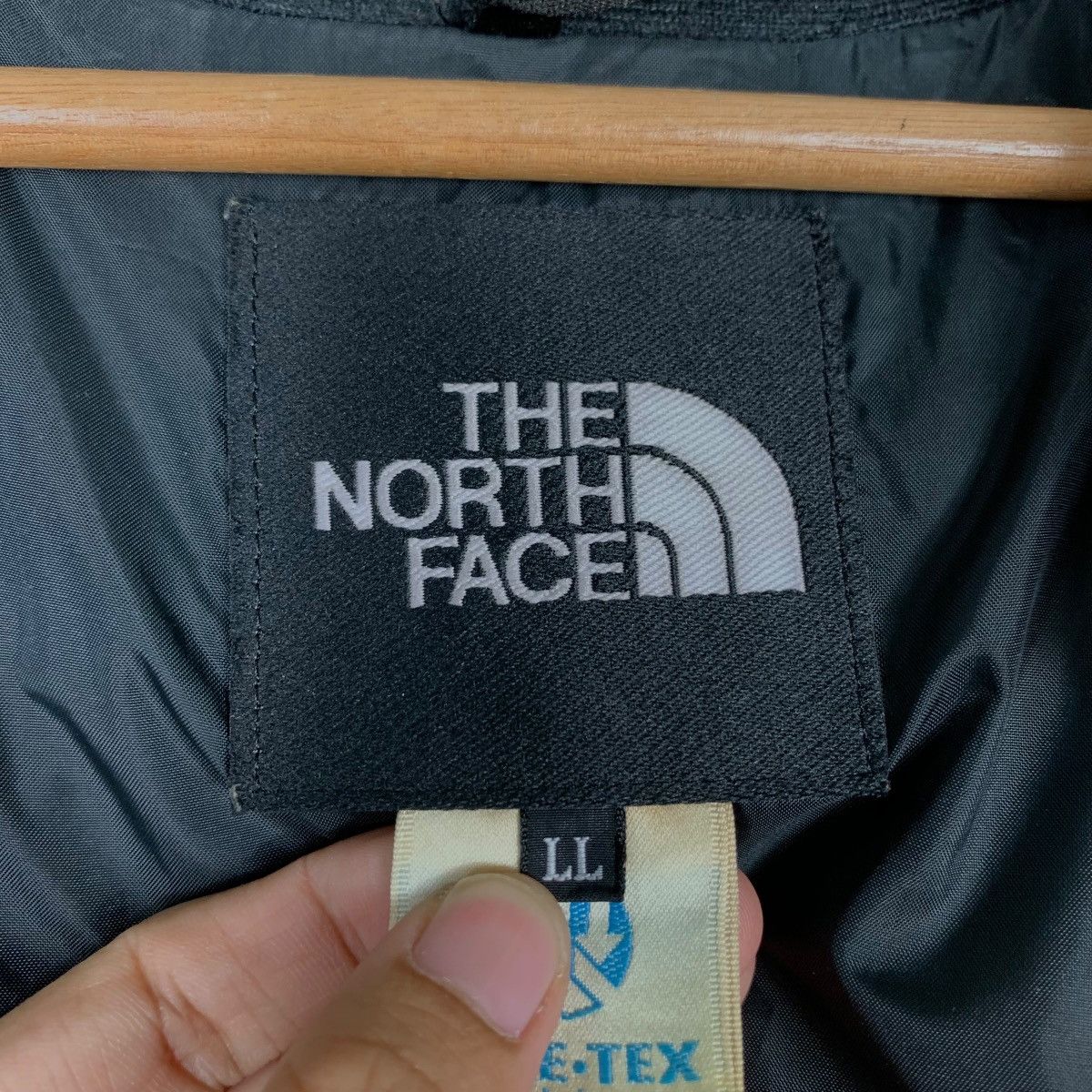 The North Face THE NORTH FACE Goretex Yellow Hooded Jacket #1420-C64 Size US L / EU 52-54 / 3 - 18 Thumbnail