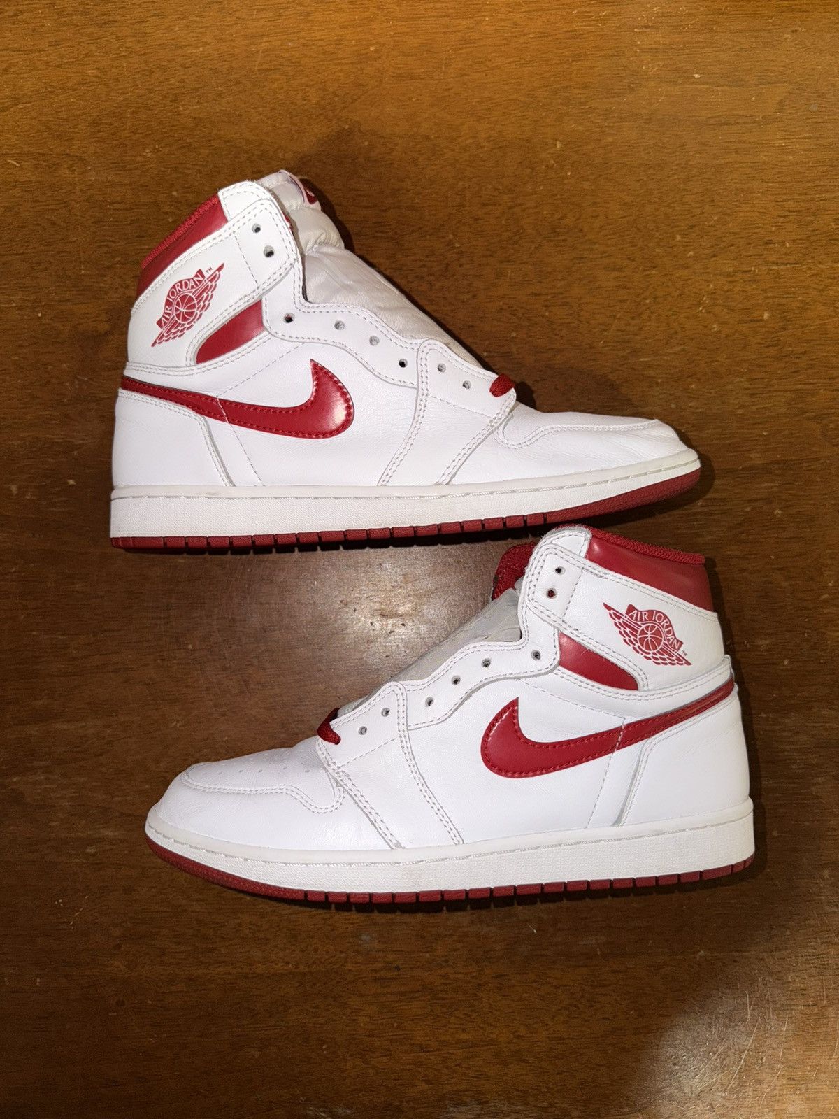 Nike Air Jordan 1 Retro High OG Metallic Red size 10 Size US 10 / EU 43 - 1 Thumbnail