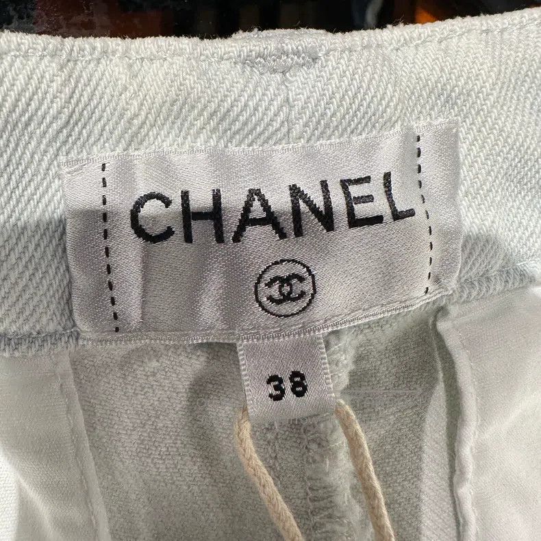 Chanel Chanel Logo button straight jeans Size 25" / US 0 / IT 36 - 3 Thumbnail