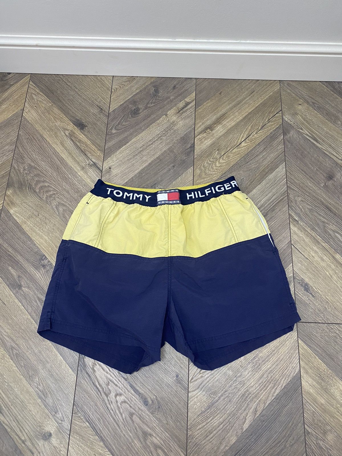 Tommy Hilfiger × Vintage Vintage Tommy Hilfiger Trunks Shorts Size US 31 - 3 Thumbnail
