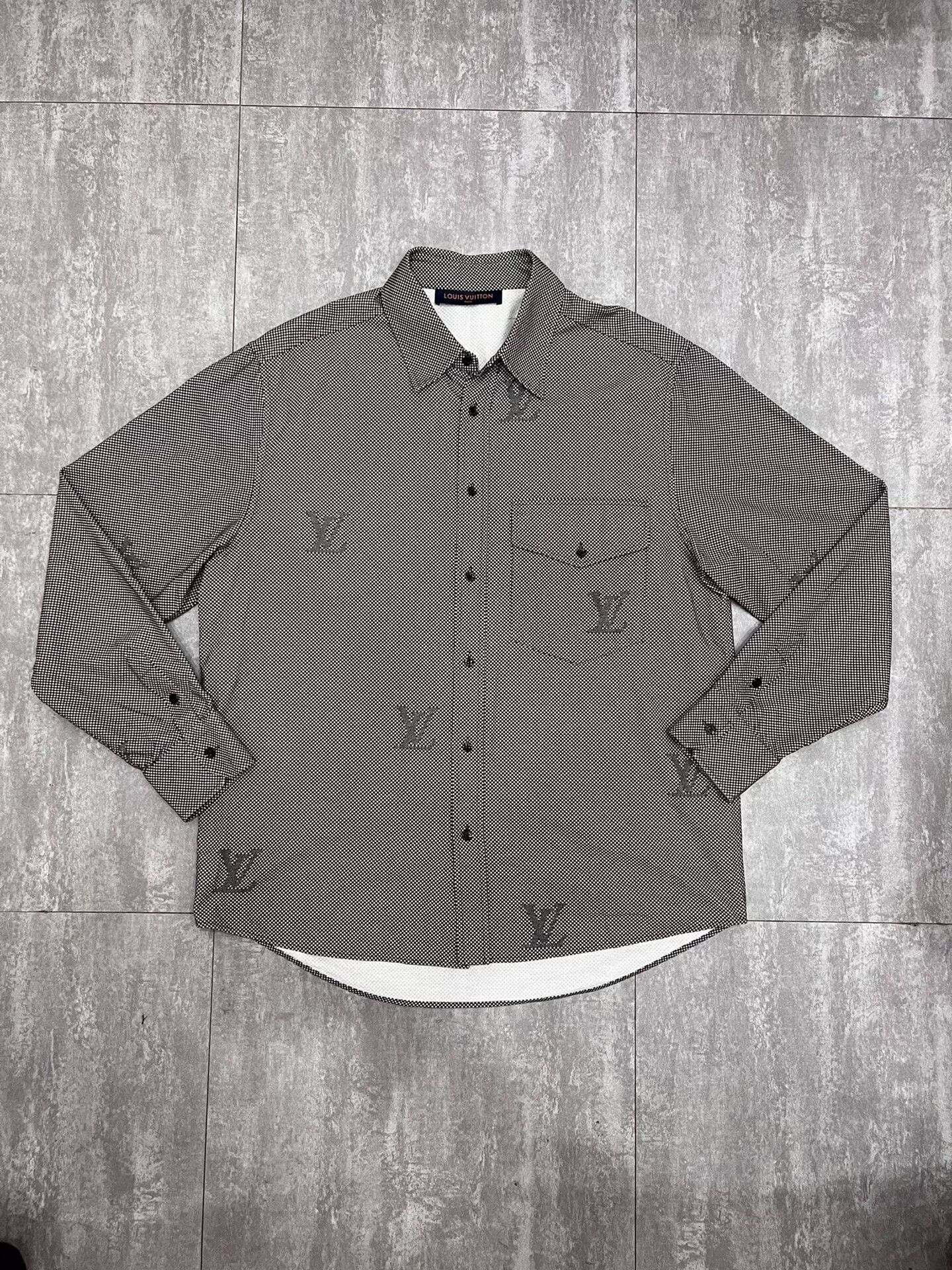 Louis Vuitton Louis Vuitton Embroidered Gray Shirt m Men Size US M / EU 48-50 / 2 - 1 Thumbnail
