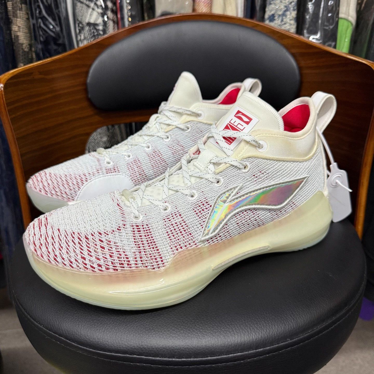 Li-Ning Li-Ning Red Lowtop Sneakers 10.5 Men Size US 10.5 / EU 43-44 - 1 Thumbnail