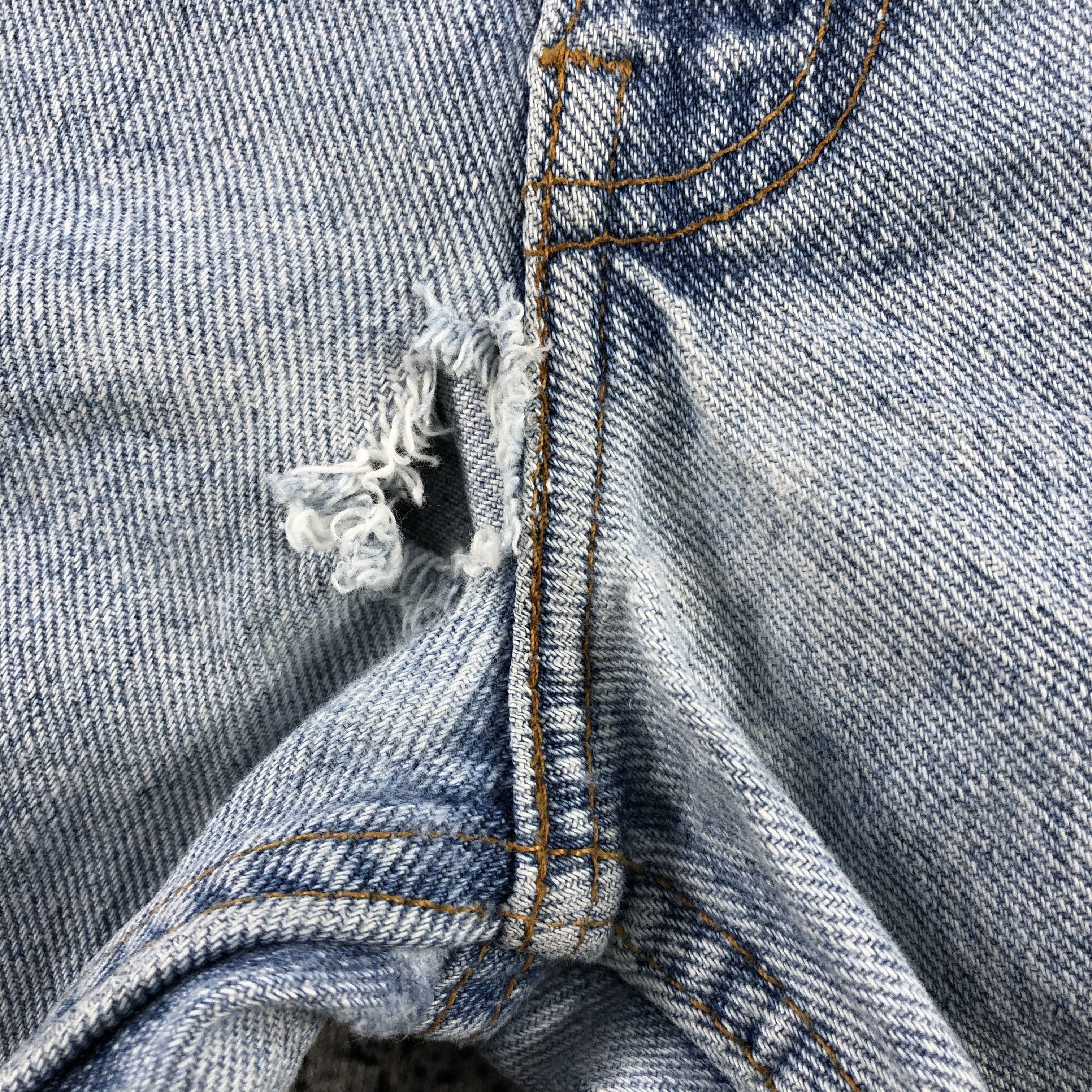 Levi's Vintage 90s Levis 560 Jeans Medium Wash Denim KJ930 Size US 32 / EU 48 - 9 Thumbnail