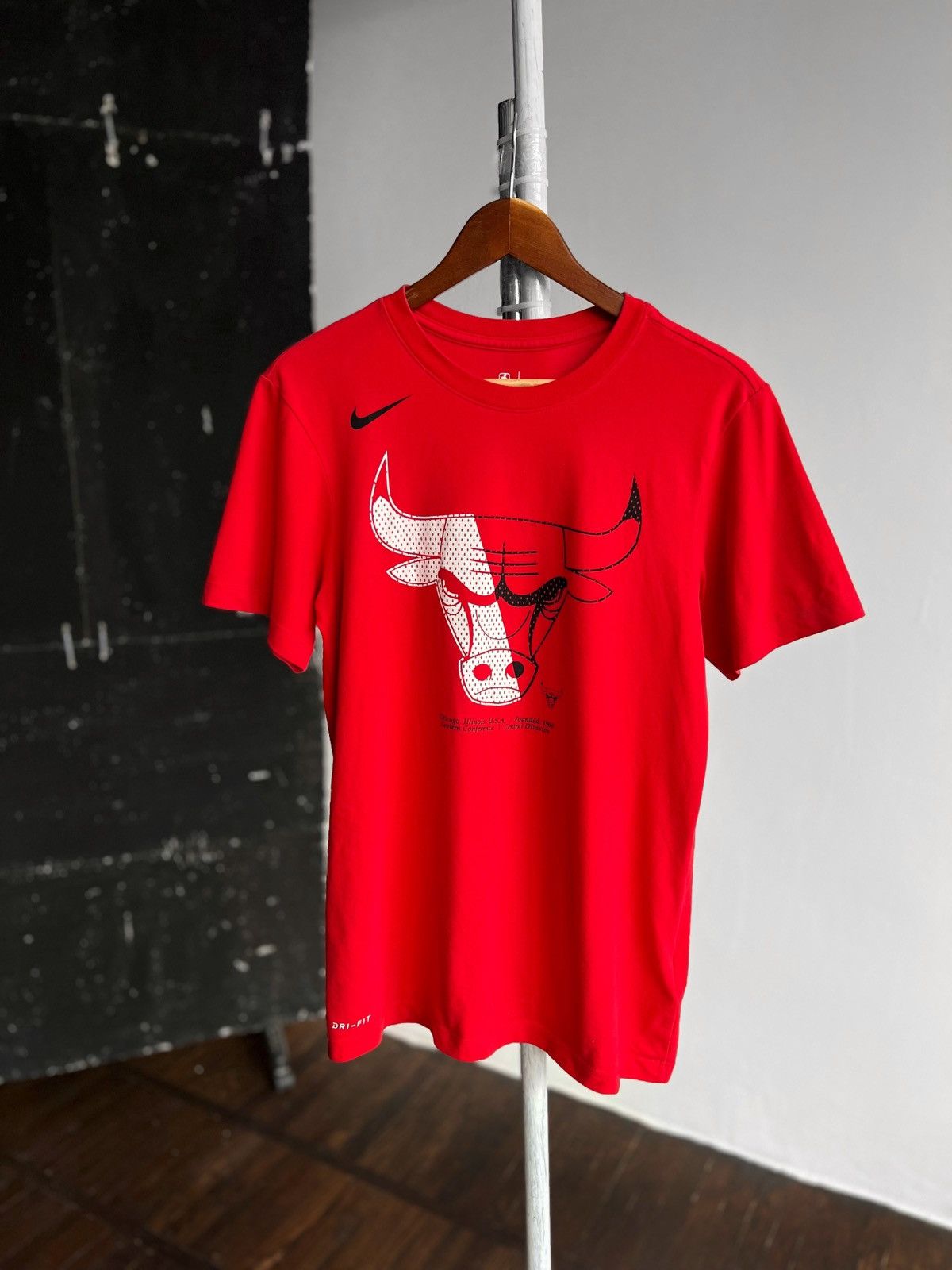 NBA × Nike Nike Dri-FIT Chicago Bulls NBA USA Red Short Sleeve T-Shirt Size US S / EU 44-46 / 1 - 1 Thumbnail