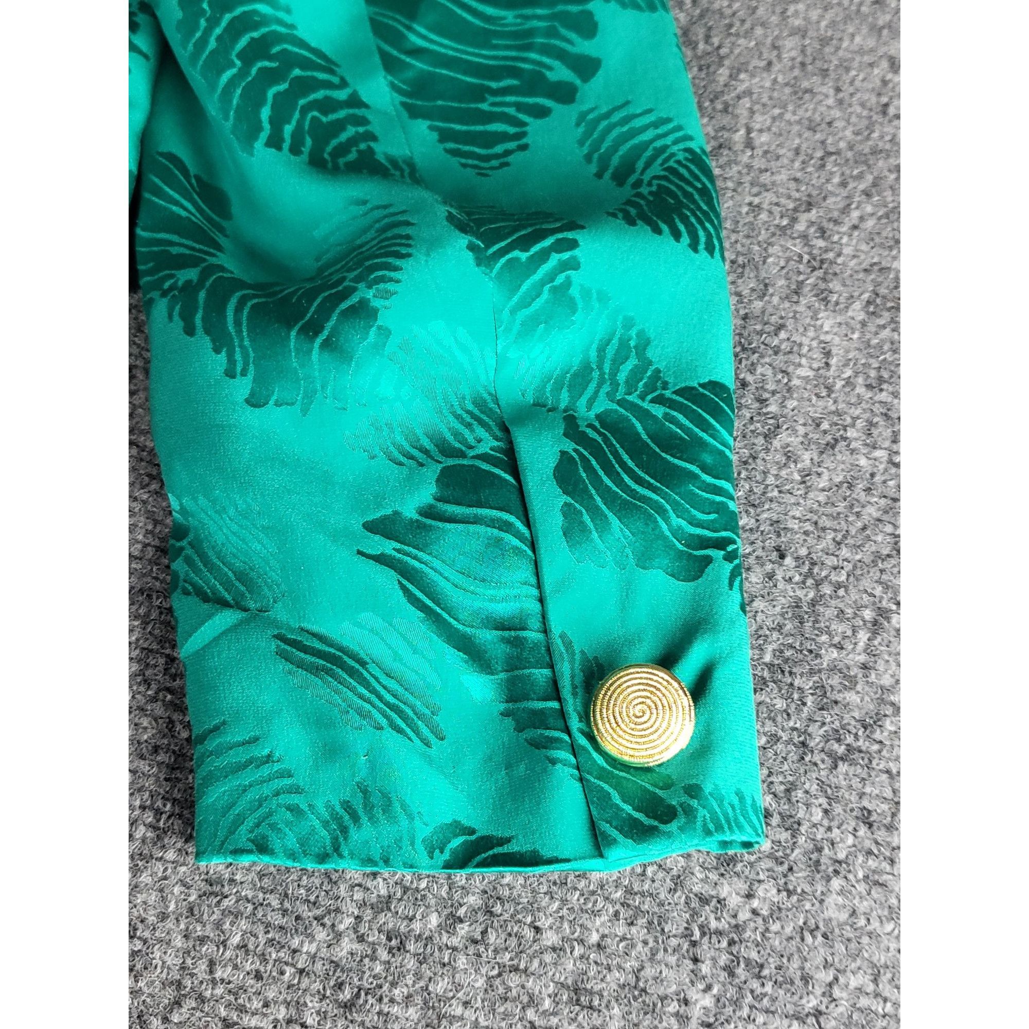 Neiman Marcus Vintage Neiman Marcus VNeck Blazer Women Sz 10 Green Floral Size L / US 10 / IT 46 - 9 Thumbnail