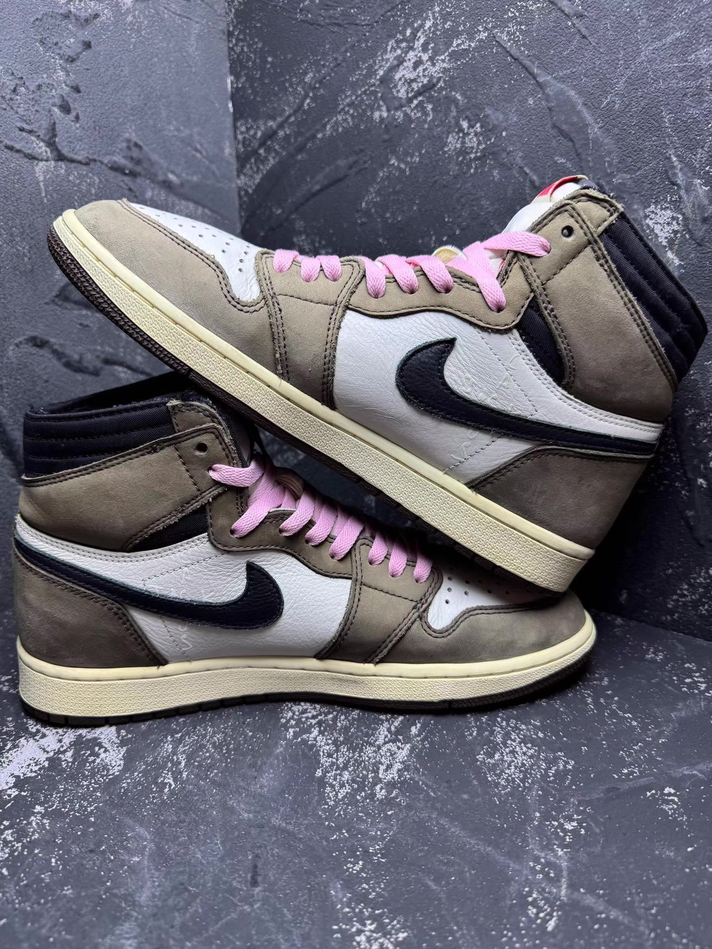 Nike Travis Scott x Air Jordan 1 High Reverse Swoosh 1.0 Q10 Size US 9.5 / EU 42-43 - 5 Thumbnail
