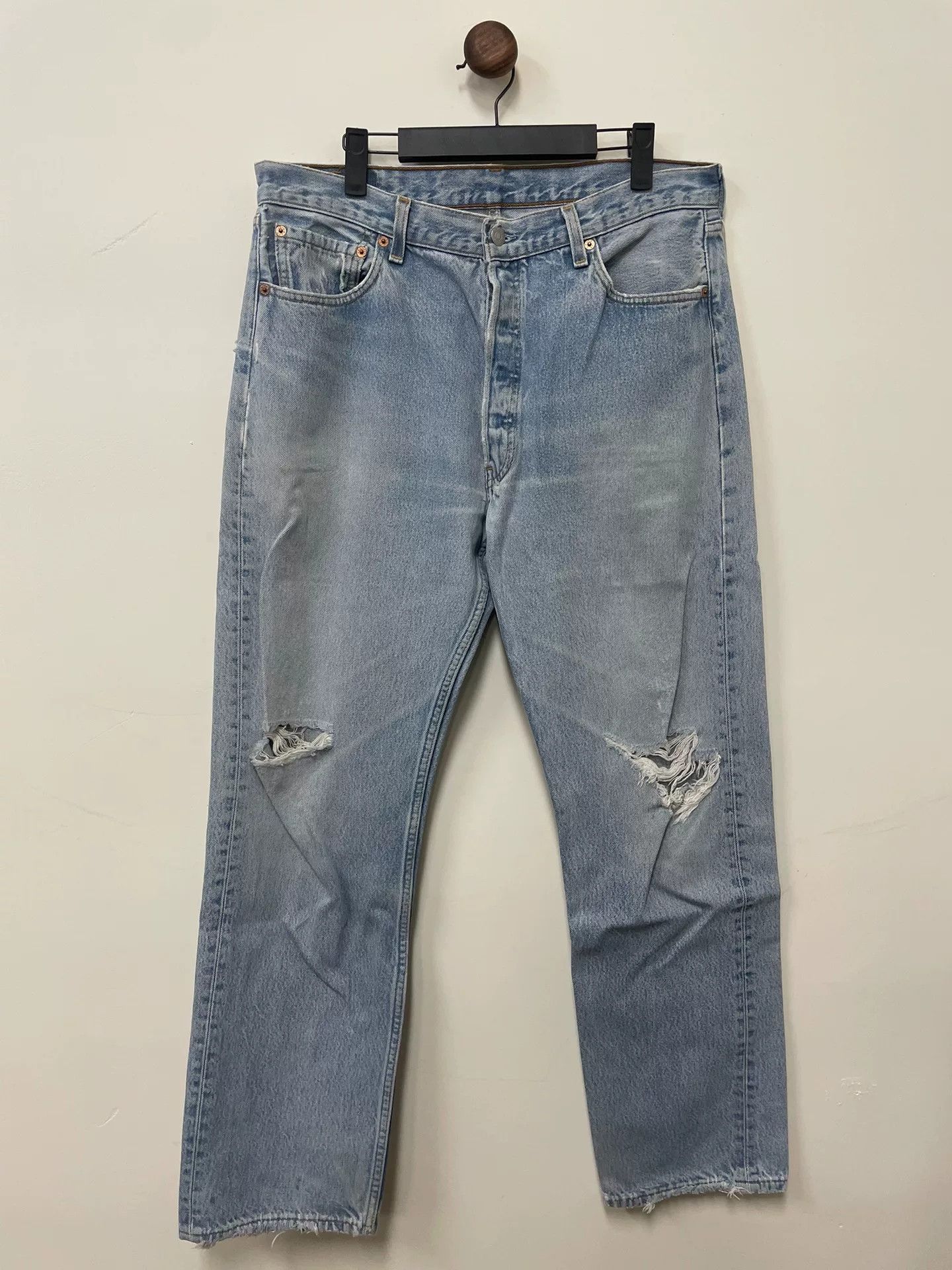 Vintage Vintage Levi's 501 Light Blue Distressed Jeans Size US 36 / EU 52 - 1 Thumbnail
