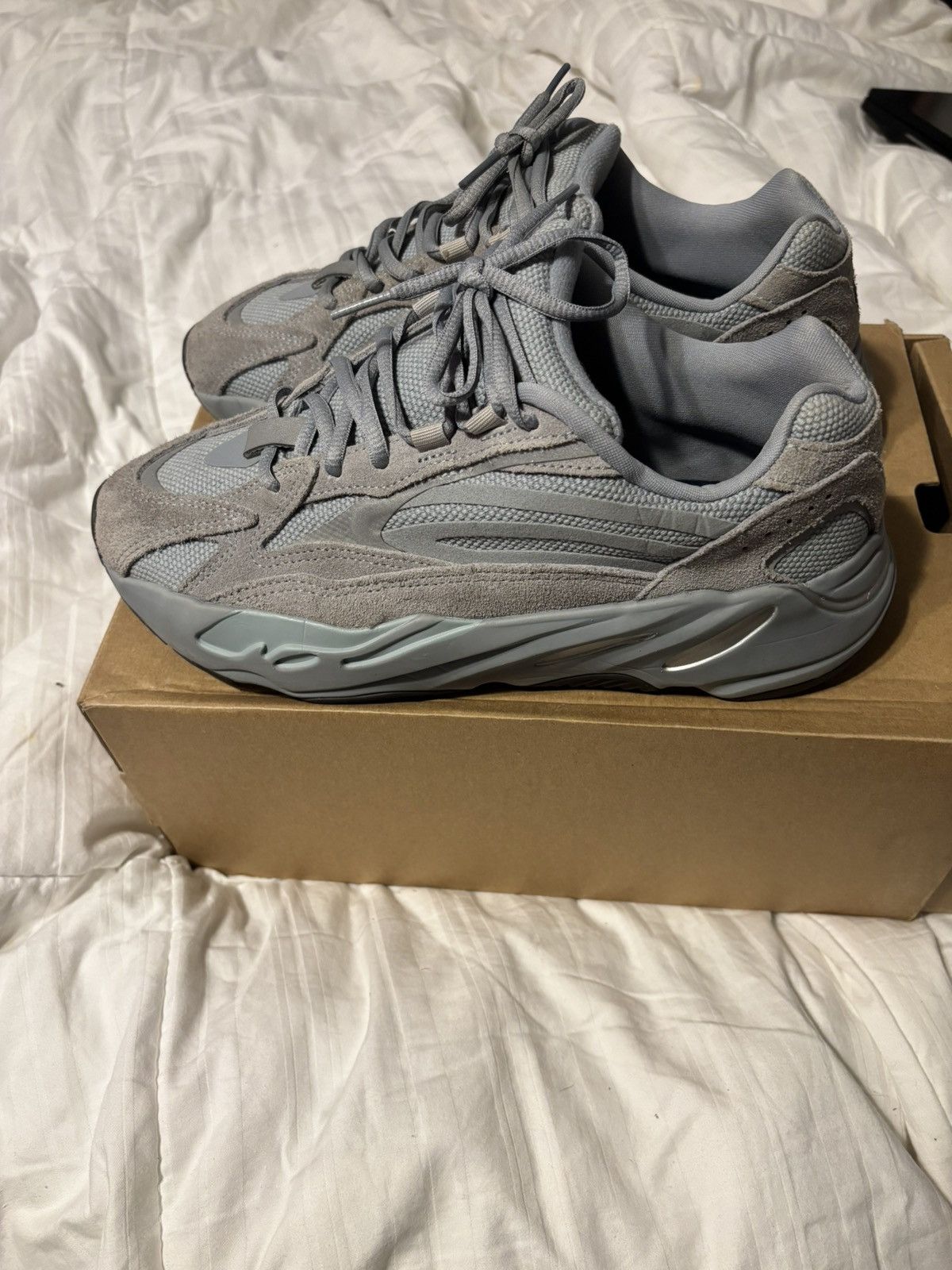 Adidas × Yeezy Yeezy 700 Hospital Blue Size US 8 / EU 41 - 3 Thumbnail