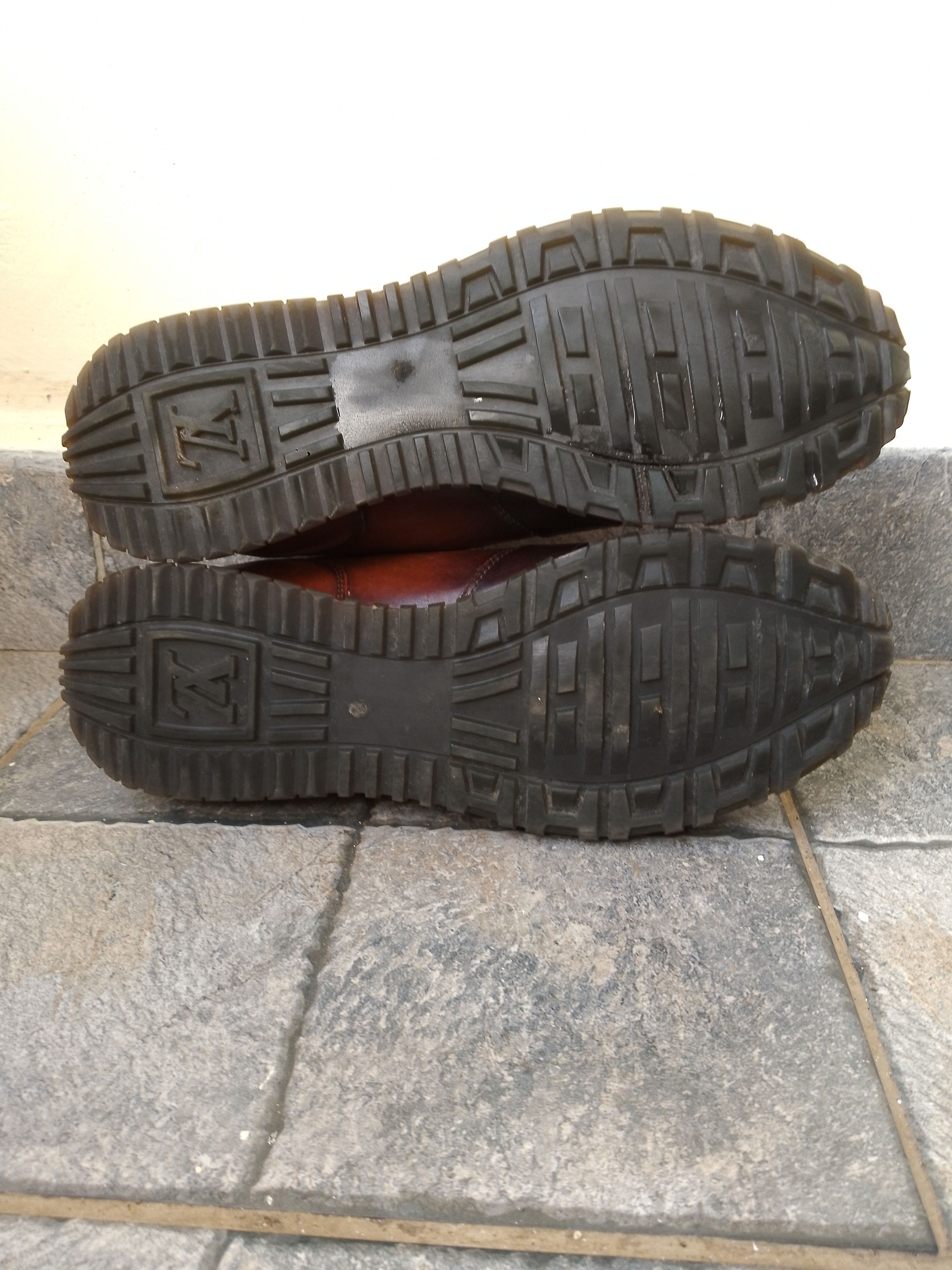 Louis Vuitton Run Away leather low trainers Size US 6 / EU 39 - 17 Thumbnail