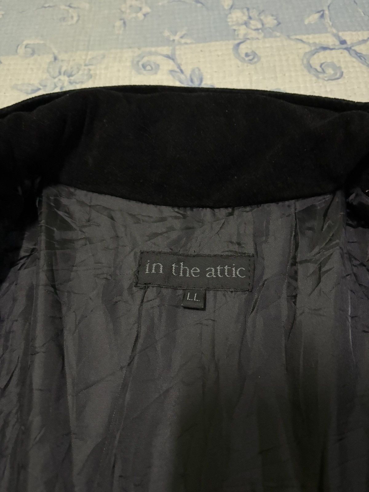 In The Attic In the attic Velvet Jacket Design Size US L / EU 52-54 / 3 - 12 Thumbnail