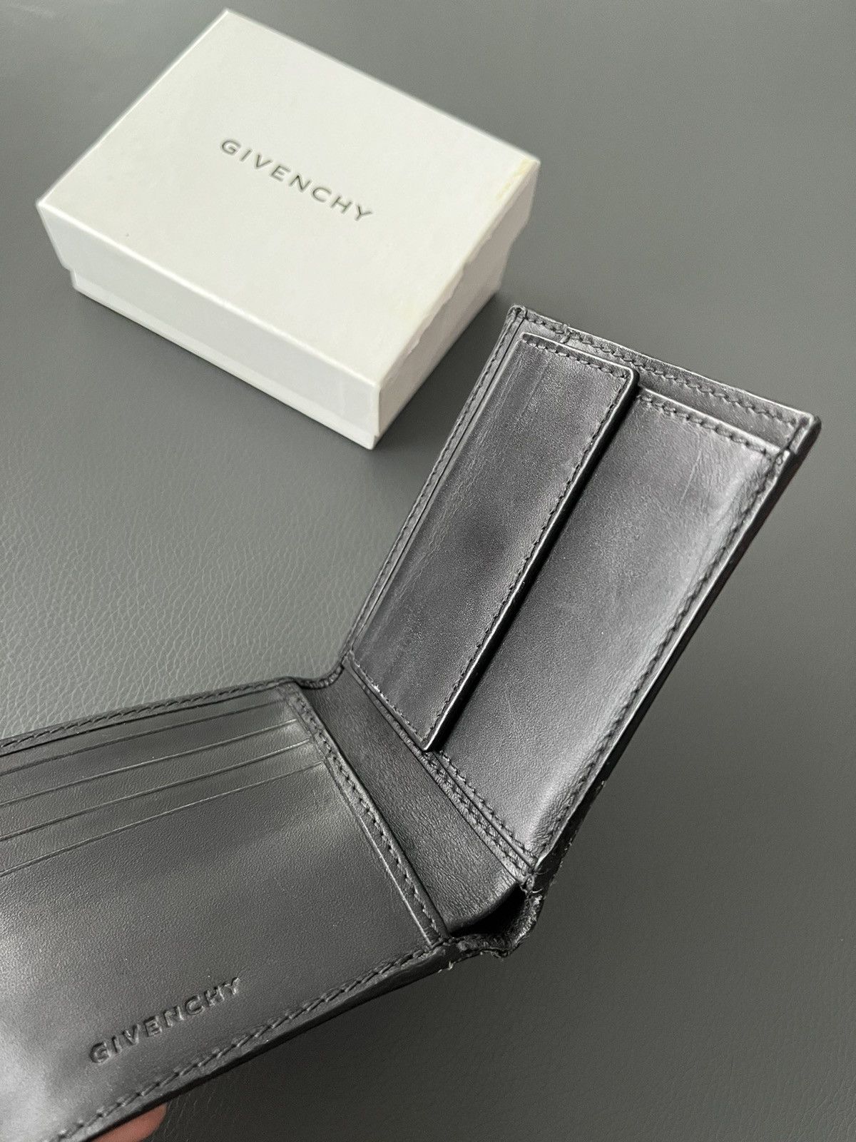 Givenchy Givenchy Vintage Runway Waxed Calf Leather Wallet RARE Size ONE SIZE - 6 Thumbnail