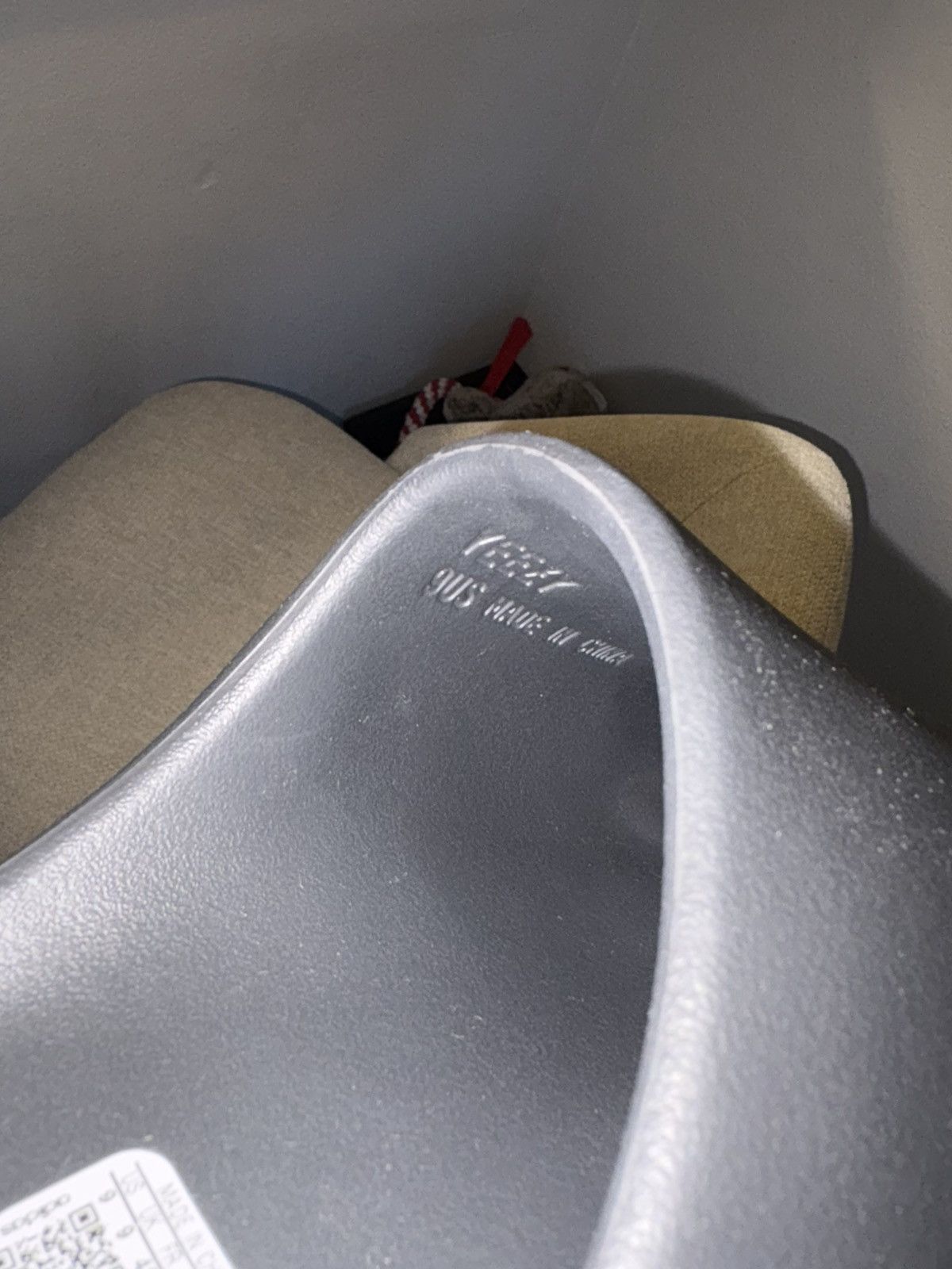 Yeezy Yeezy Slides “Dark Onyx” Size US 9 / EU 42 - 6 Thumbnail