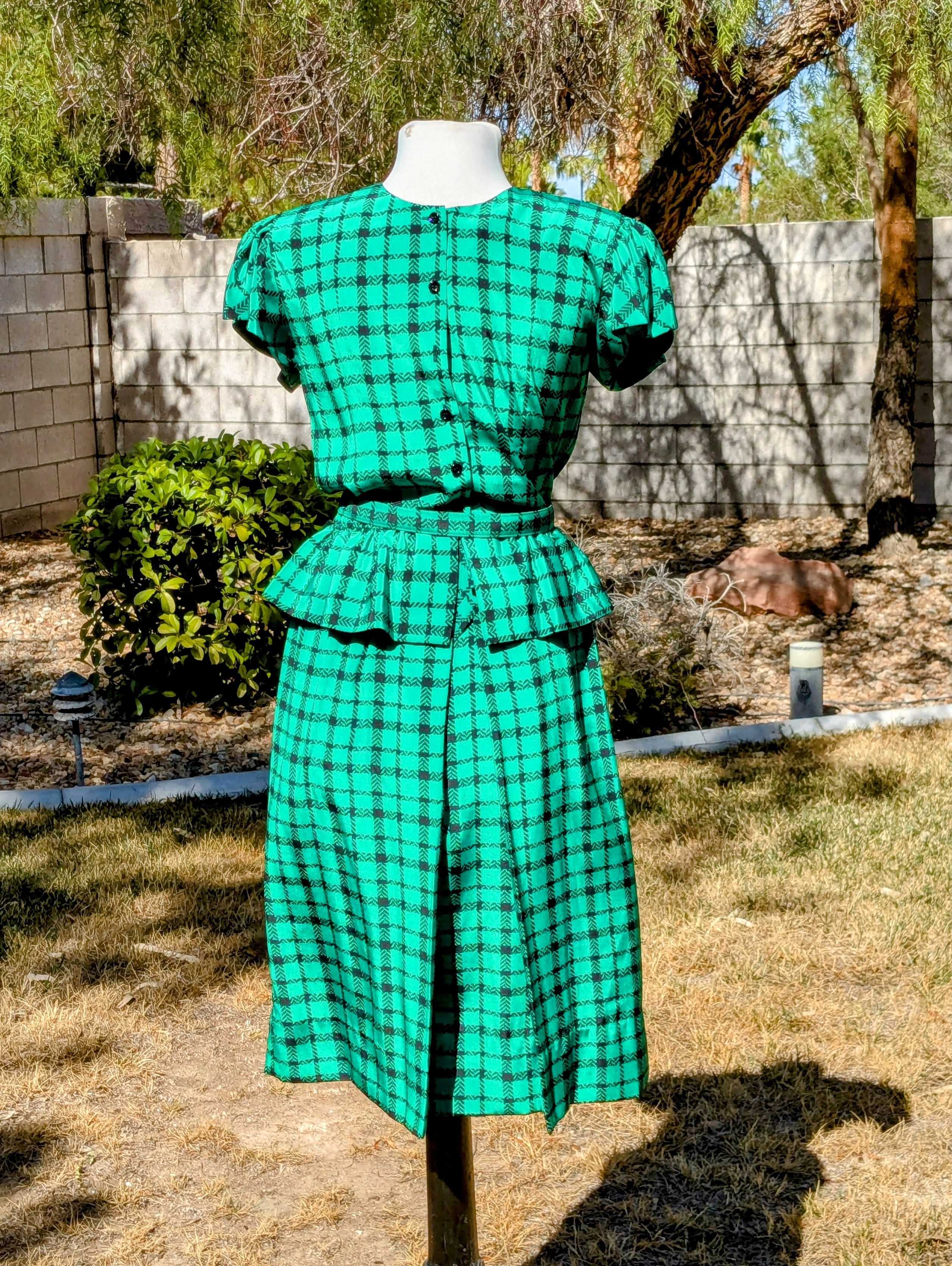 Vintage 1970s Petite Ladies Knitwear Peplum Button-Front Maxi Dress Size M / US 6-8 / IT 42-44 - 1 Thumbnail