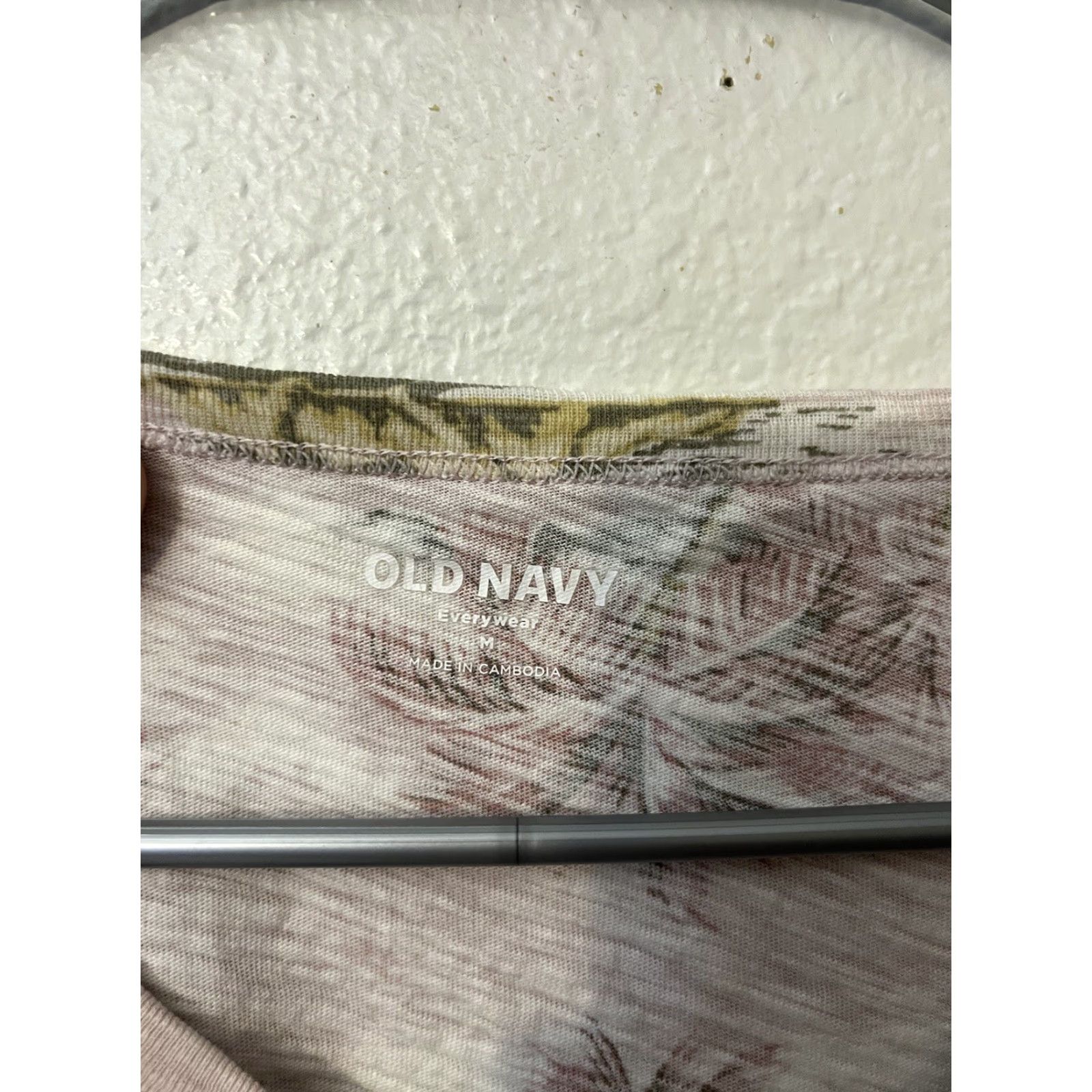 Old Navy Old Navy pink tropical T-Shirt Women Medium Size M / US 6-8 / IT 42-44 - 2 Thumbnail