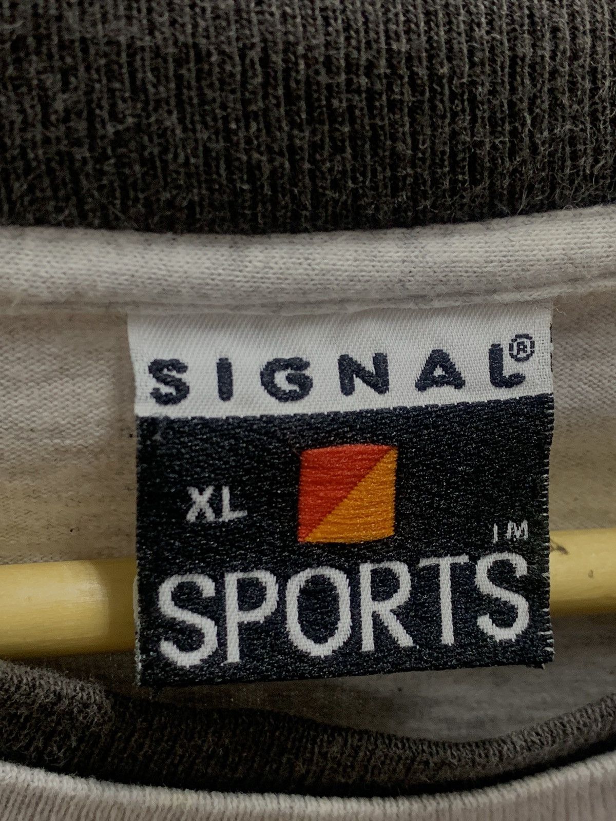 Signal Sport × Vintage Vintage 90s Signal Sports t-shirt Size US XL / EU 56 / 4 - 13 Thumbnail