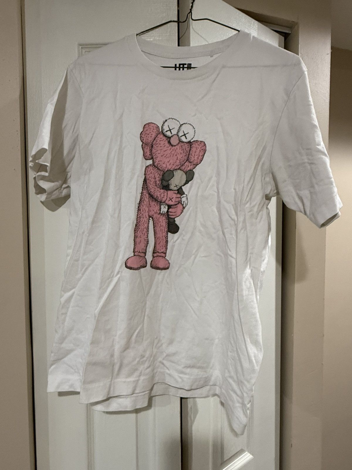Kaws × Uniqlo Kaws x Uniqlo Tee Size US S / EU 44-46 / 1 - 1 Thumbnail