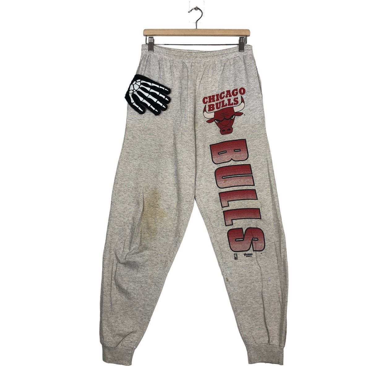 Japanese Brand 🔥90’s Chicago Bulls Sweatpants Big Logo Streetwear Size US 32 / EU 48 - 2 Thumbnail