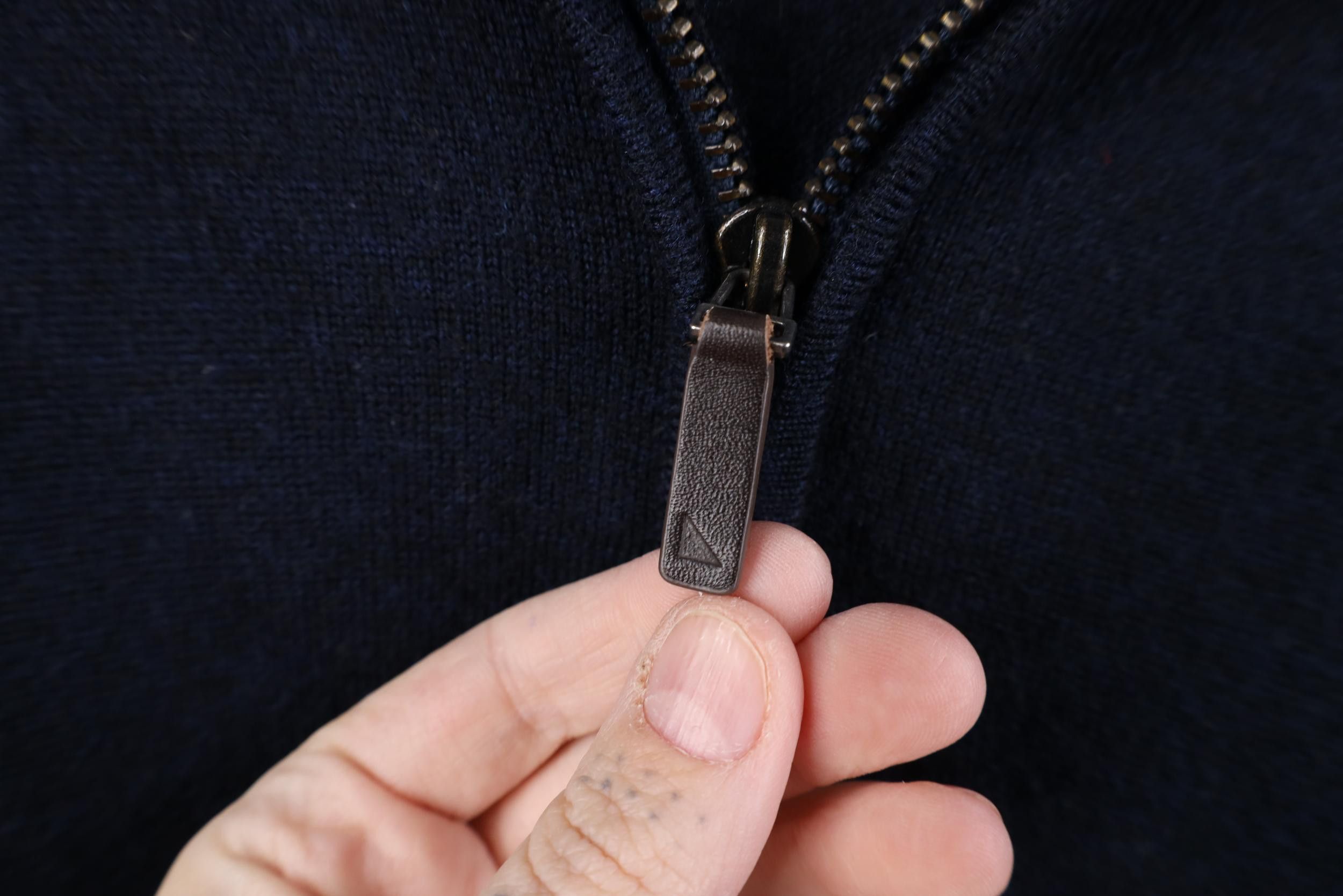 UNTUCKit Untuckit Extrafine Merino Wool Knit 1/4 Zip Pullover Sweater Size US XL / EU 56 / 4 - 4 Thumbnail