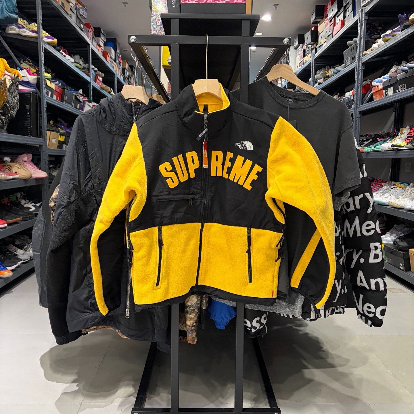 The North Face The North Face Yellow Light Jacket s Men Size US S / EU 44-46 / 1 - 1 Thumbnail