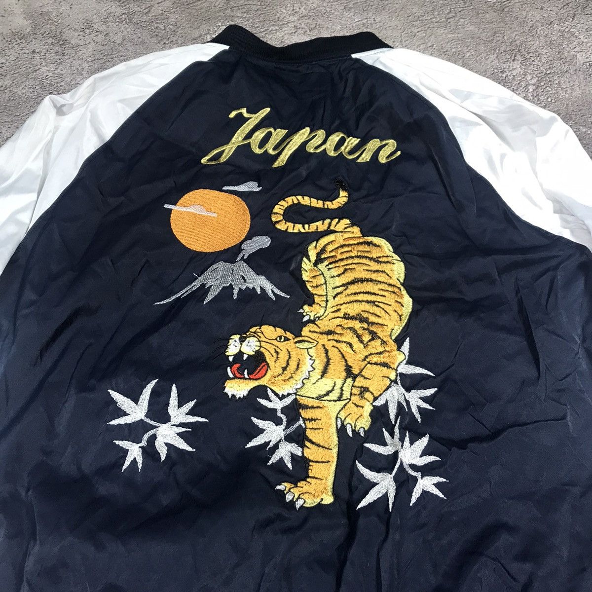 Vintage Vintage Y2K Japan Tiger Bomber Jacket Streetwear Bleached XL Size US XL / EU 56 / 4 - 5 Thumbnail