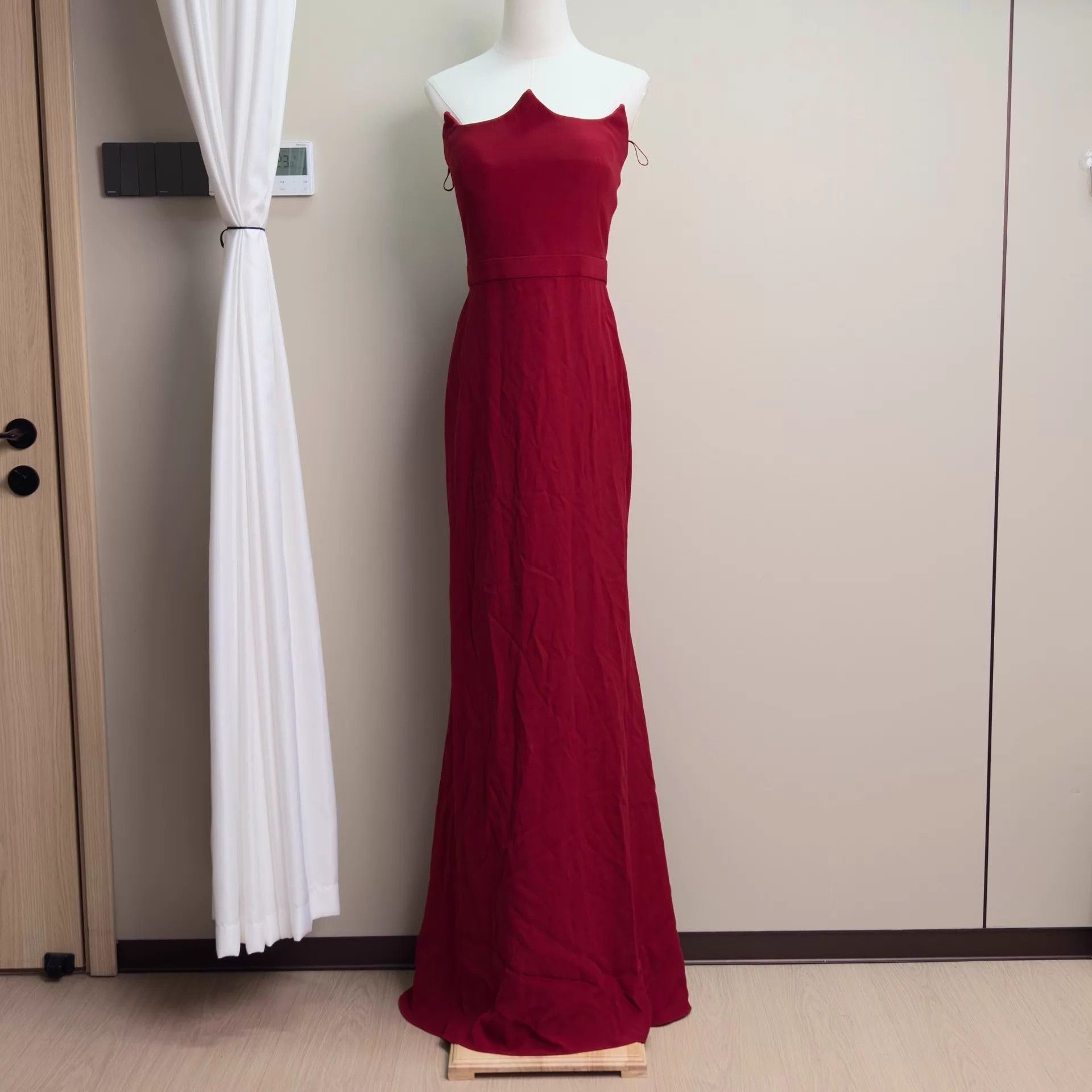 Alexander McQueen ALEXANDER MCQUEEN red strapless top 40 (165/88A) Size S / US 4 / IT 40 - 1 Thumbnail