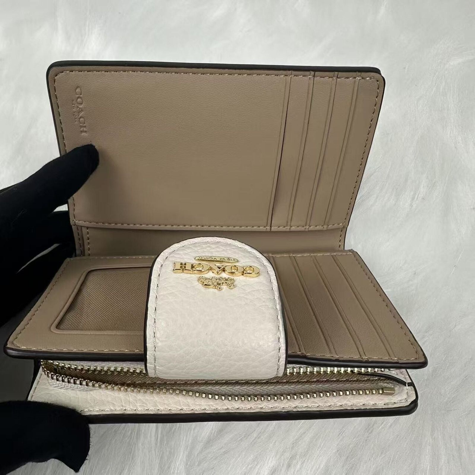 Coach Coach Medium Corner Zip Wallet With Sketch Print Chalk NWT Size ONE SIZE - 4 Thumbnail