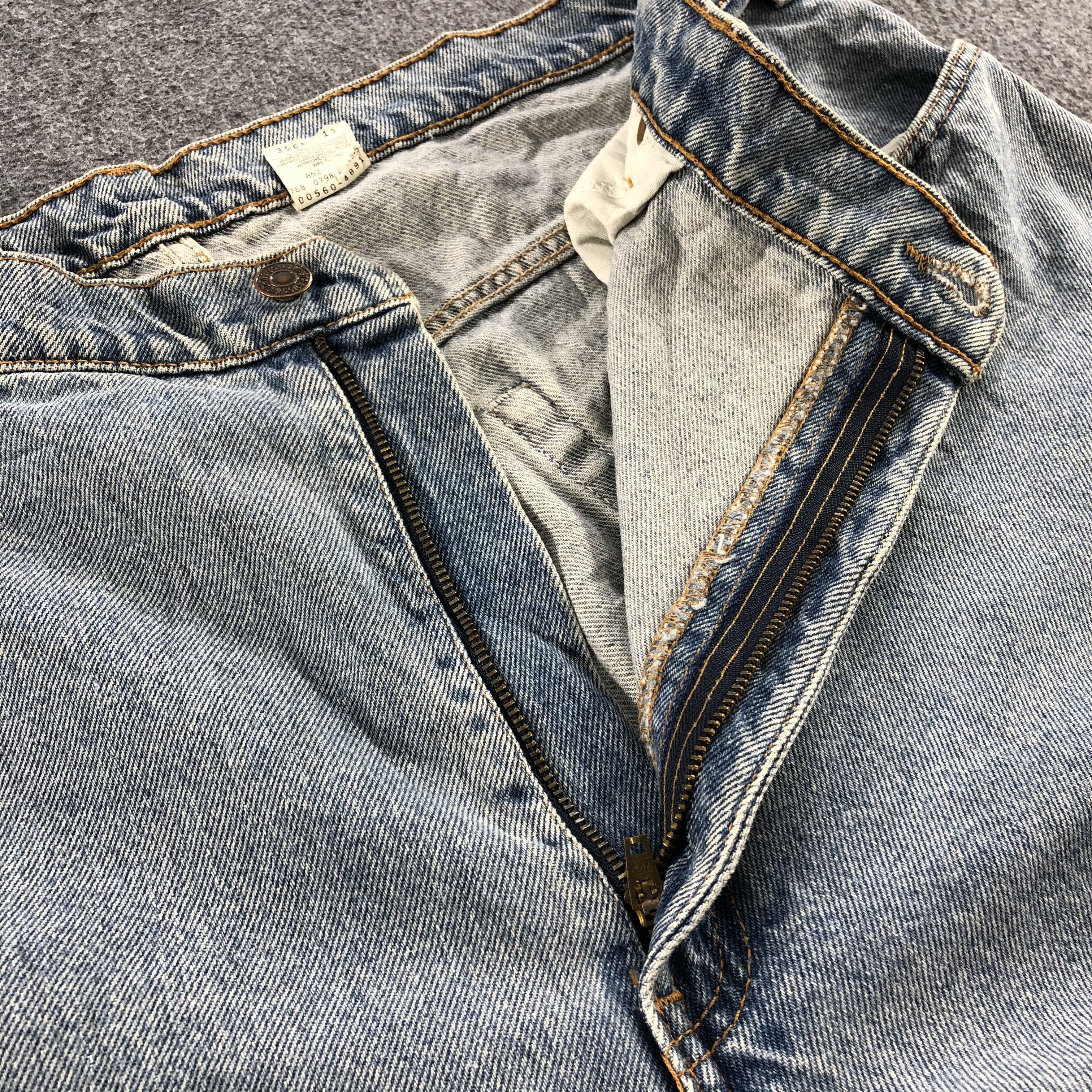 Levi's Light Wash Vintage 90s Levis 560 Jeans-J1169 Size US 39 - 7 Thumbnail