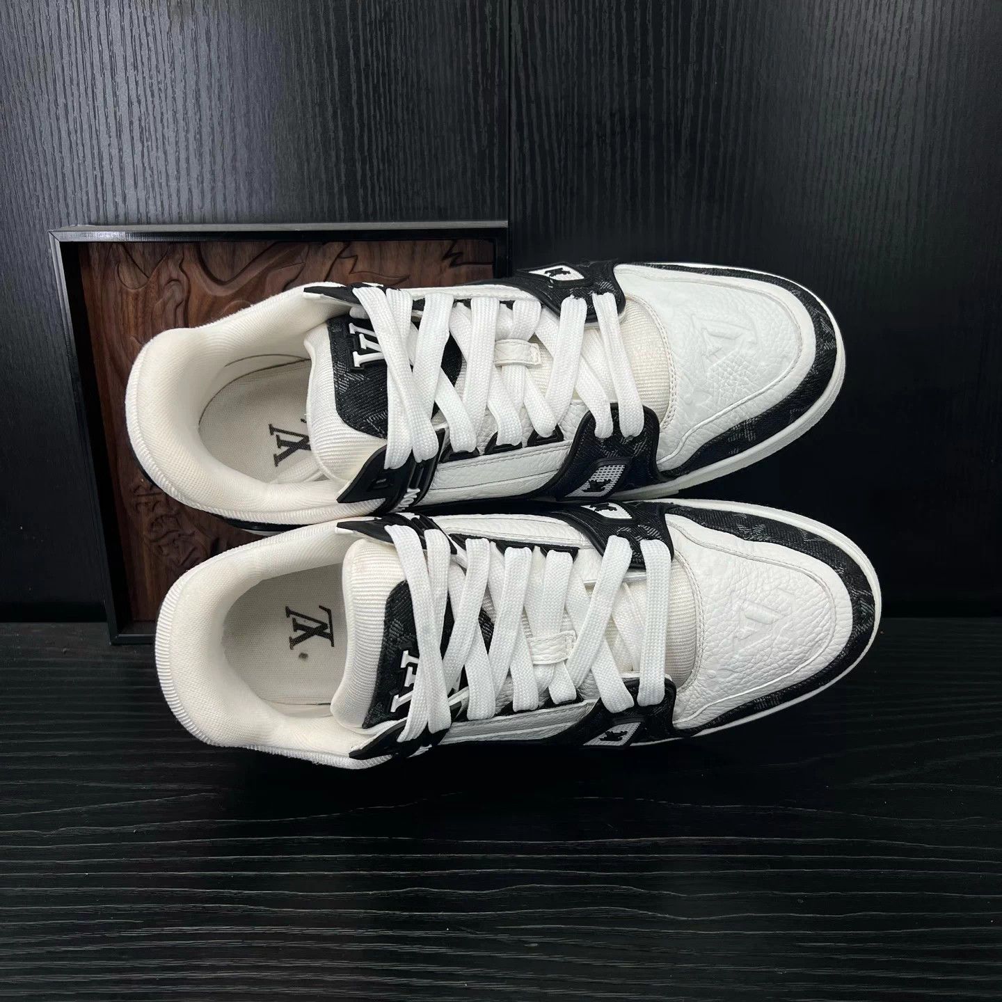 Louis Vuitton LV Trainer Black & White Denim 41 Size US 8 / EU 41 - 8 Thumbnail