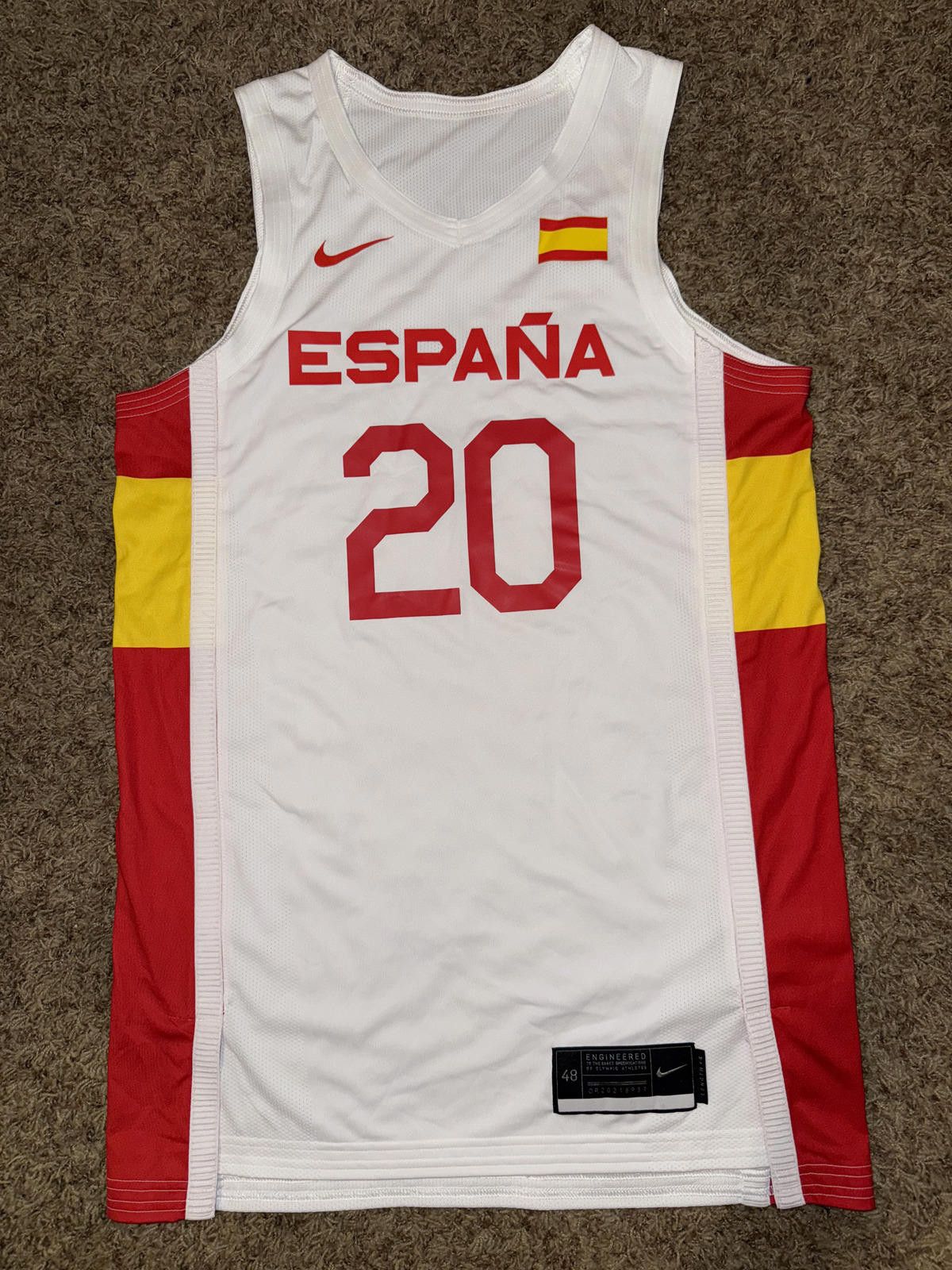 Nike Nike Men’s 2020 Olympic Basketball España Team Issue White Jersey Size US XL / EU 56 / 4 - 1 Thumbnail