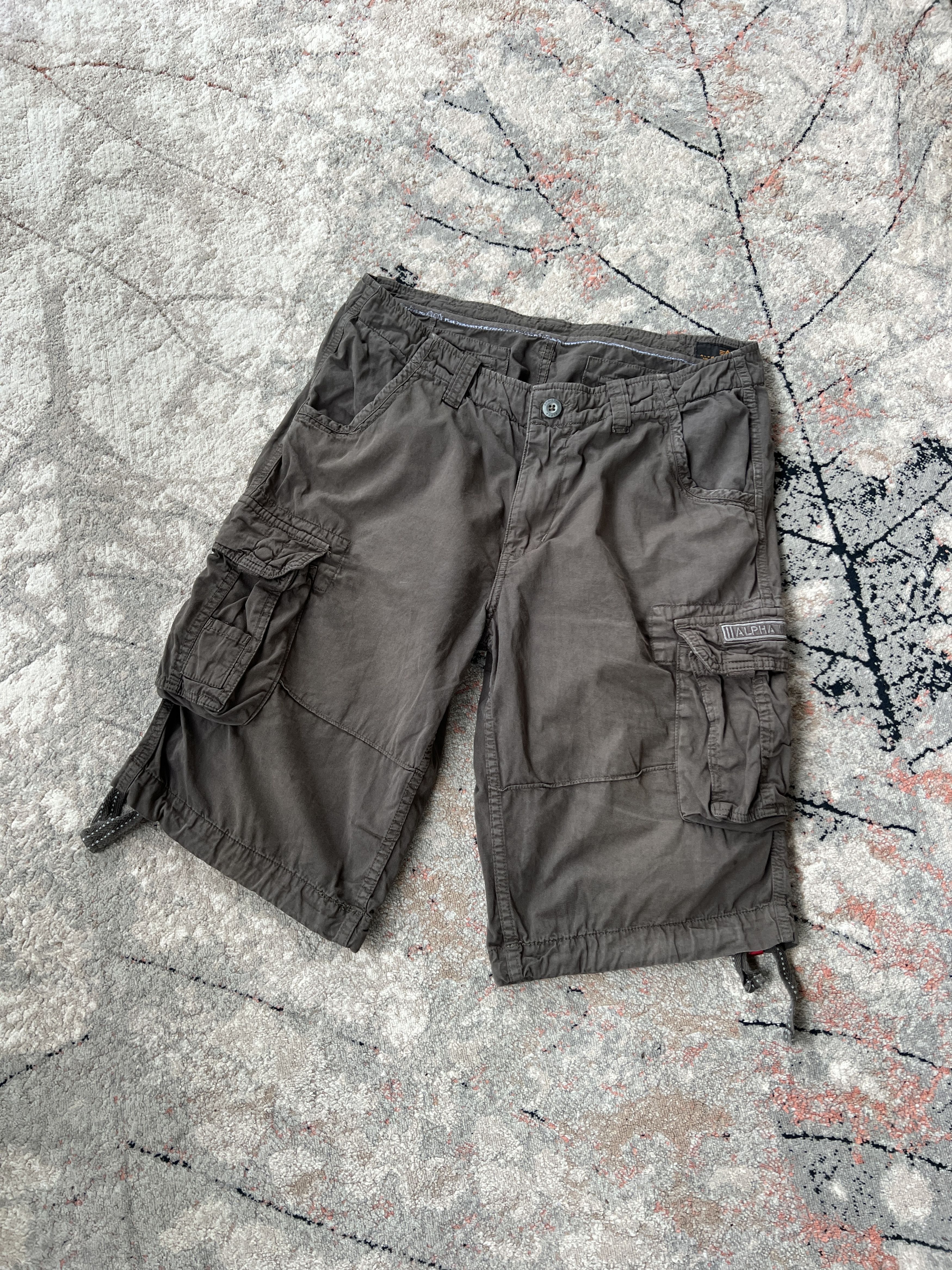 Alpha Industries Alpha Industries Shorts Size US 36 / EU 52 - 1 Thumbnail